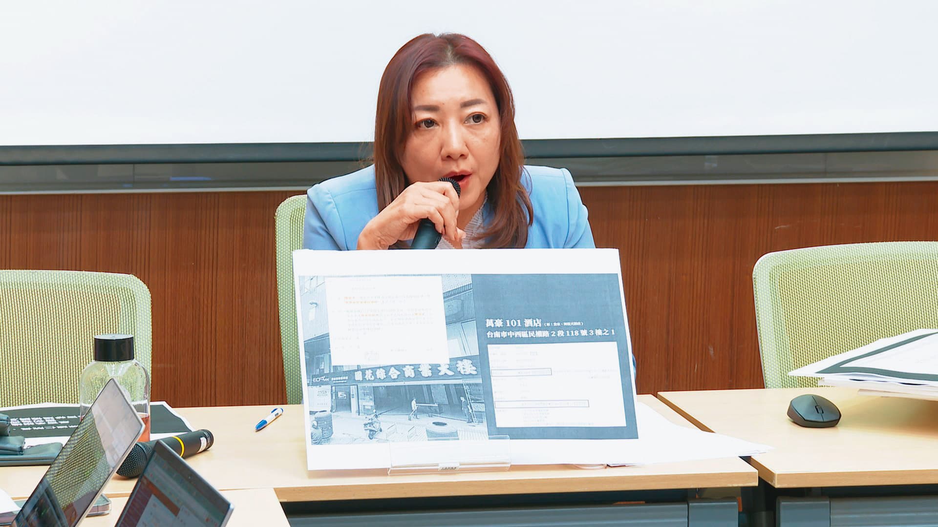 民眾黨不分區立委的陳琬惠(圖)召開記者會,披露陳宗彥接受性招待證據,怒轟賴清德道歉。(翻攝《鏡新聞》)