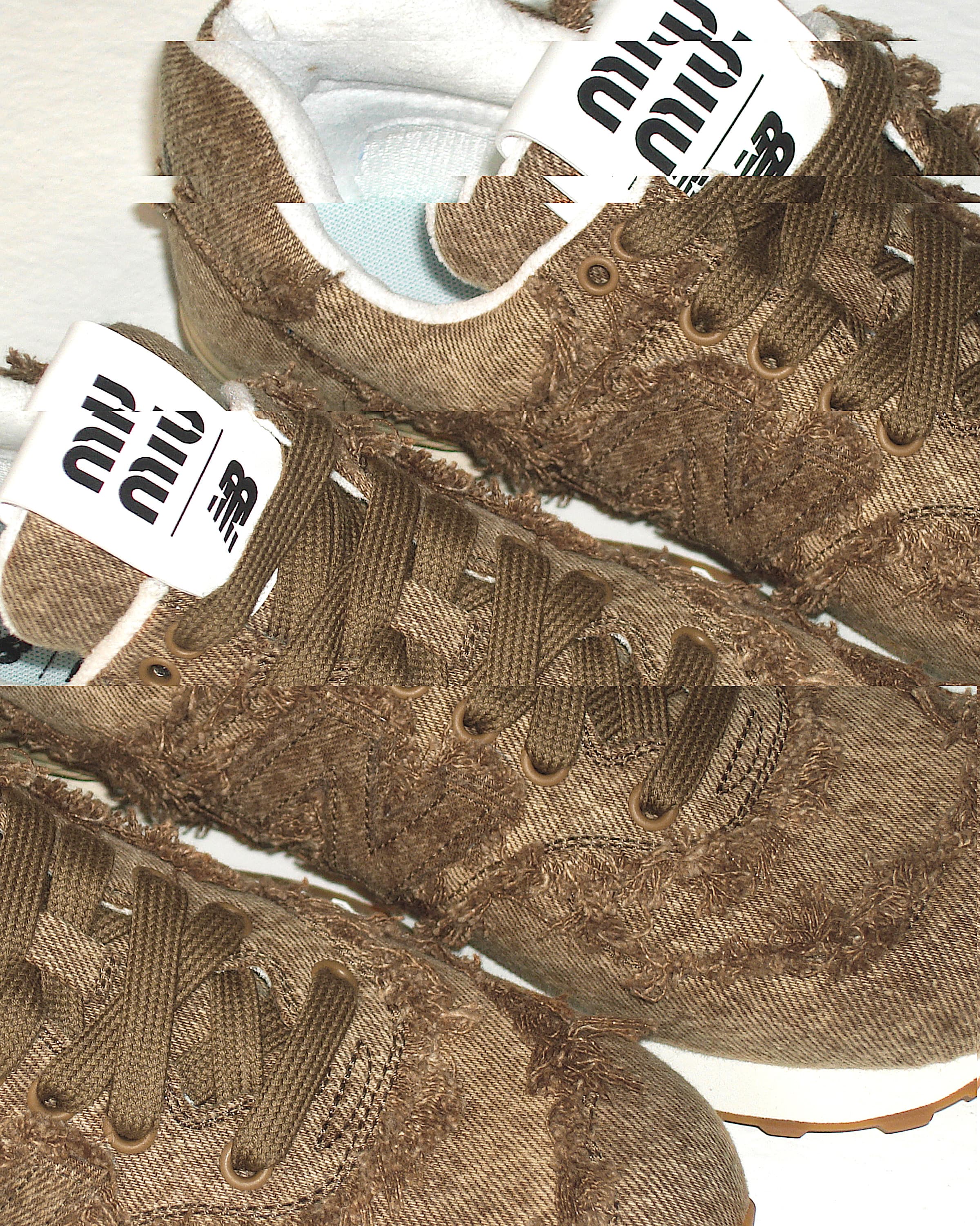 New Balance 574 x MIU MIU大理石紋丹寧布運動鞋。NT$32,000（MIU MIU提供）