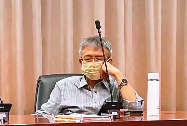 運安會政風室近日調閱會議畫面,企圖找出拍攝楊宏智打瞌睡的吹哨者。(讀者提供)