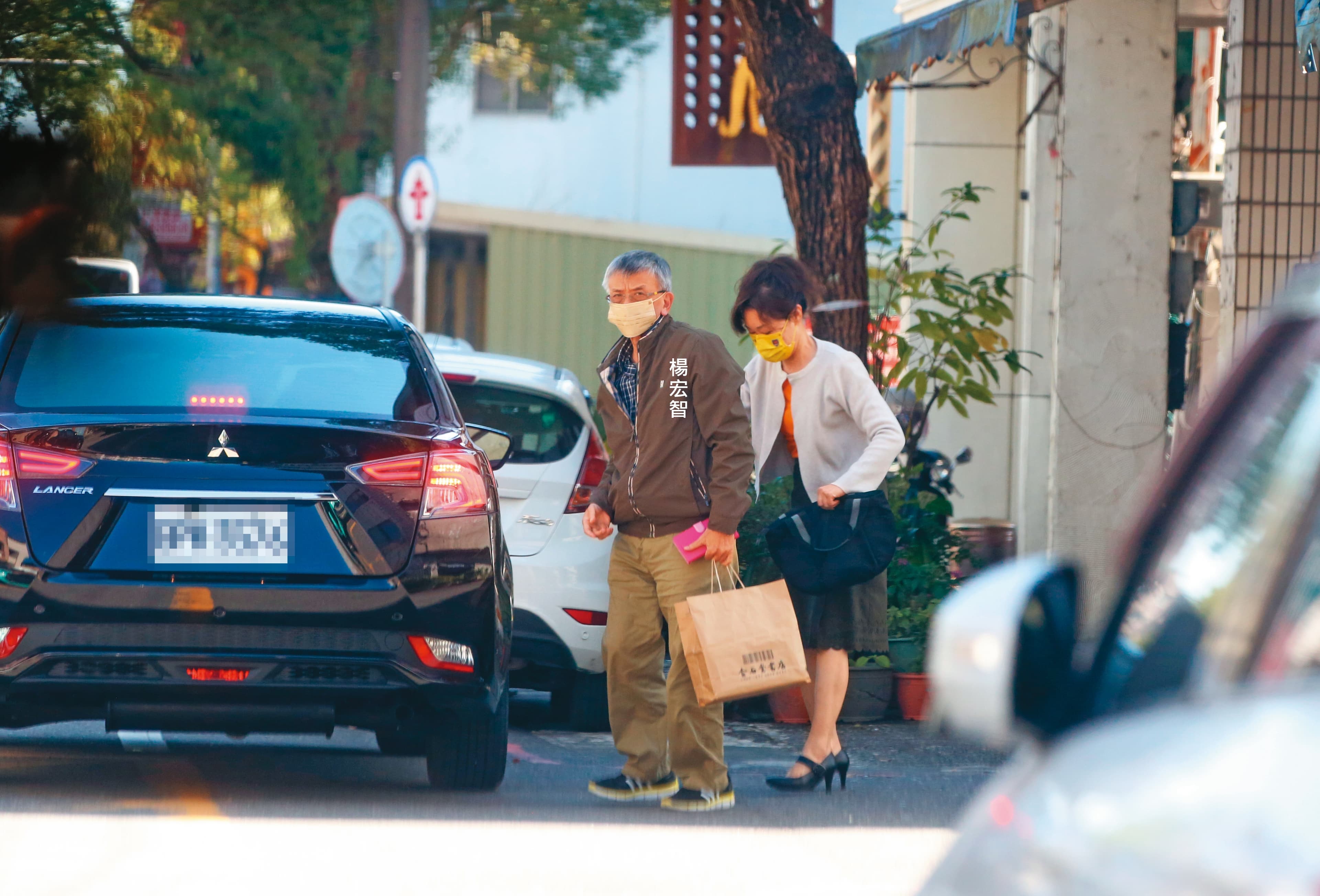 本刊日前踢爆運安會主委楊宏智上班時間偕妻搭公務車參加飲宴,事後他請辭獲准。