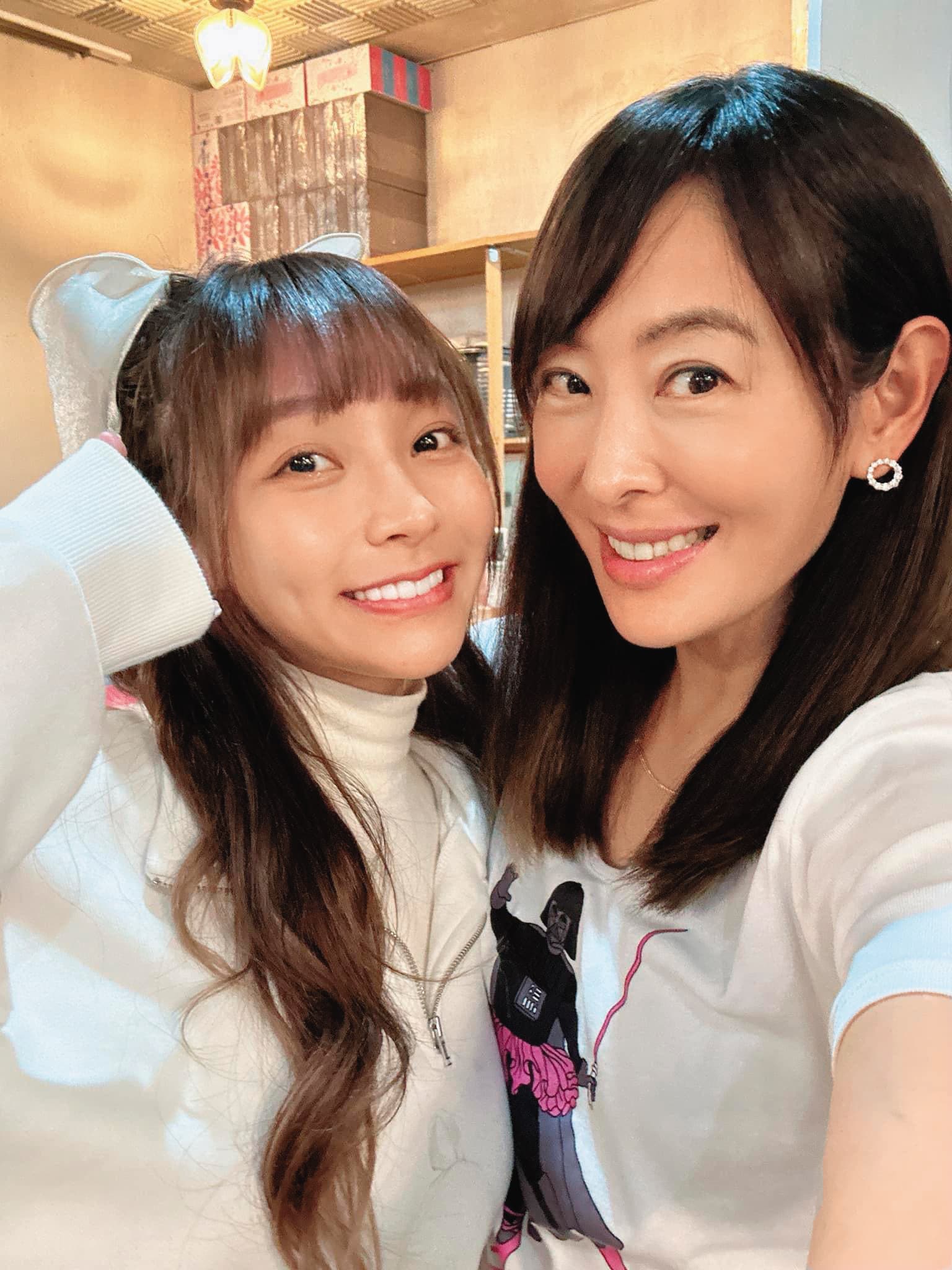 林襄(左)近期到日本度假,遇到防疫女神賈永婕(右)。(翻攝自賈永婕臉書)