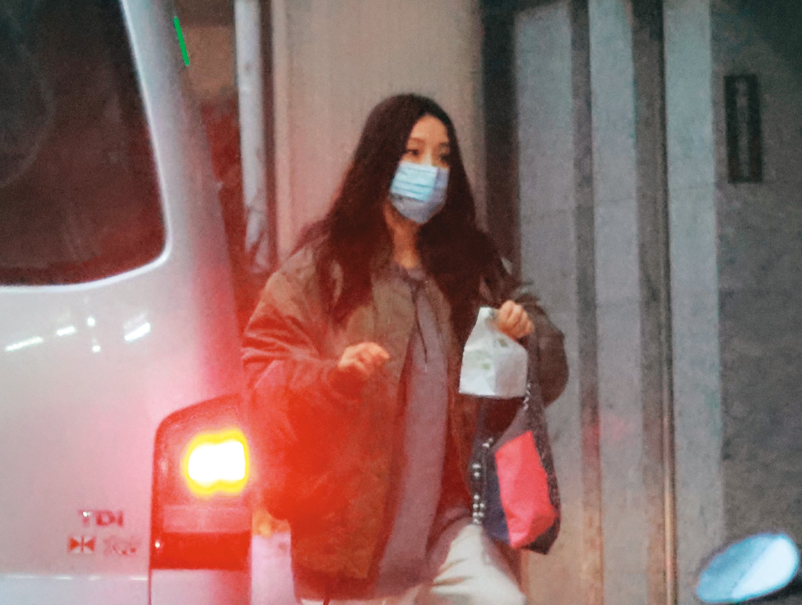 王柏傑時常體貼接送謝欣穎,小倆口雖感情有些起伏波折,但濃情蜜意一如往昔。