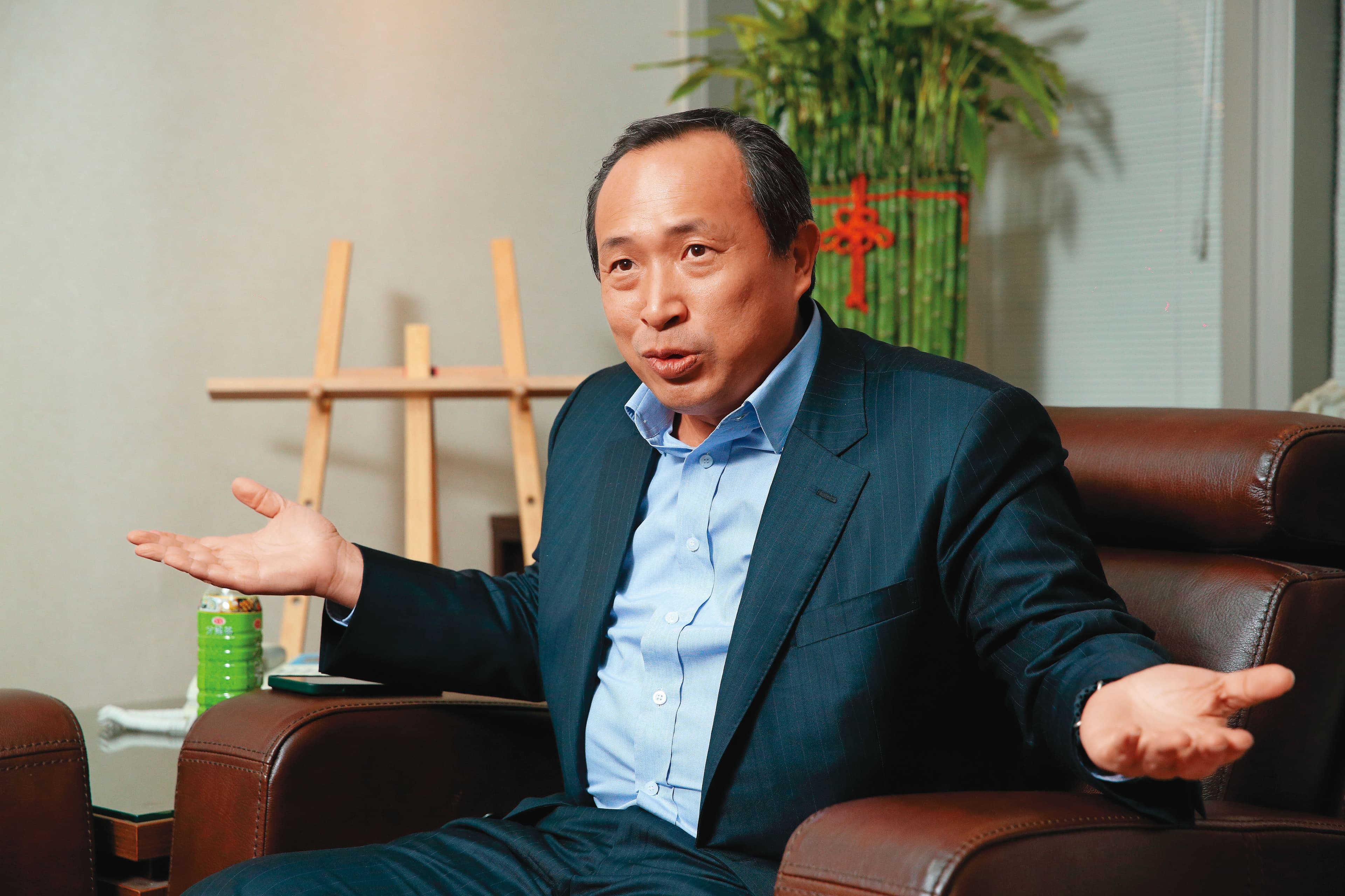 陳冠如氣呼呼地說,國票金有大股東藐視金融監管秩序。