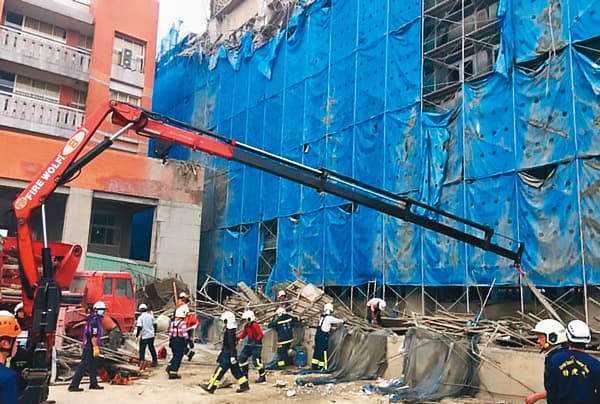 大溪高中2016年曾發生5死工程意外,當時承包商即是後來施作新竹球場的巨佳營造。(桃園市政府提供)
