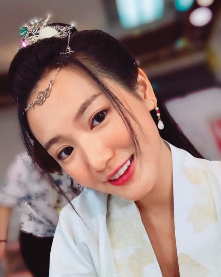 雖然大多演出千金小姐,但葉靜涵坦言不挑角色,有戲就演。(翻攝自葉靜涵IG)