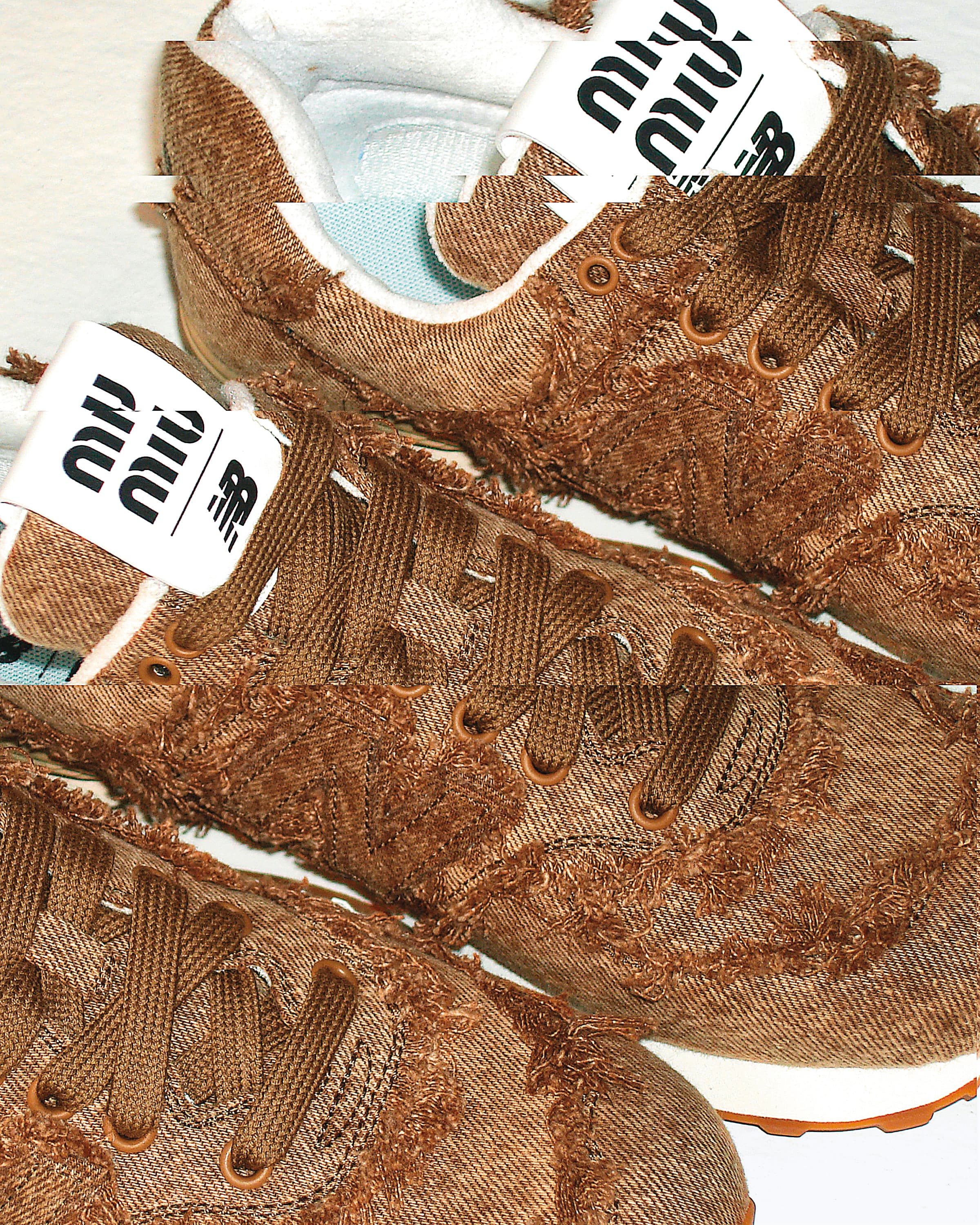 New Balance 574 x MIU MIU仿舊納帕軟皮革運動鞋 NT$35,000。(MIU MIU提供)