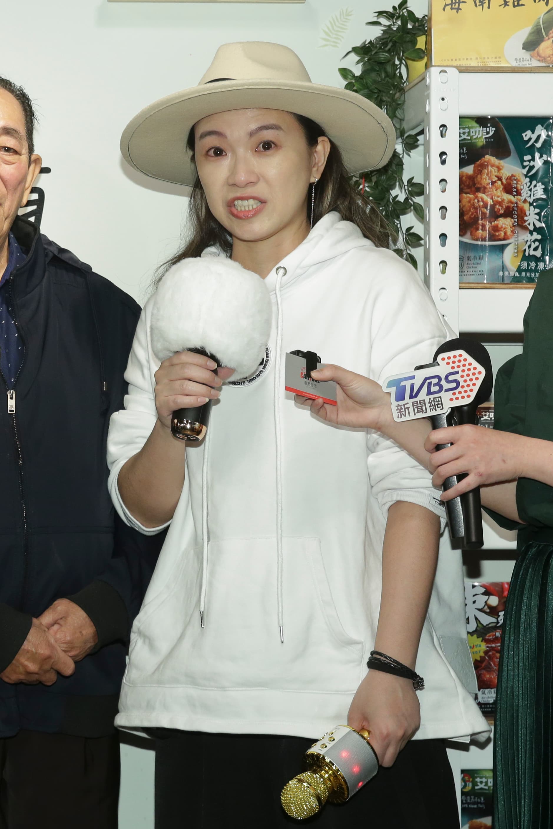 張芸京在艾成辭世前還與他一起錄製了多首新歌。