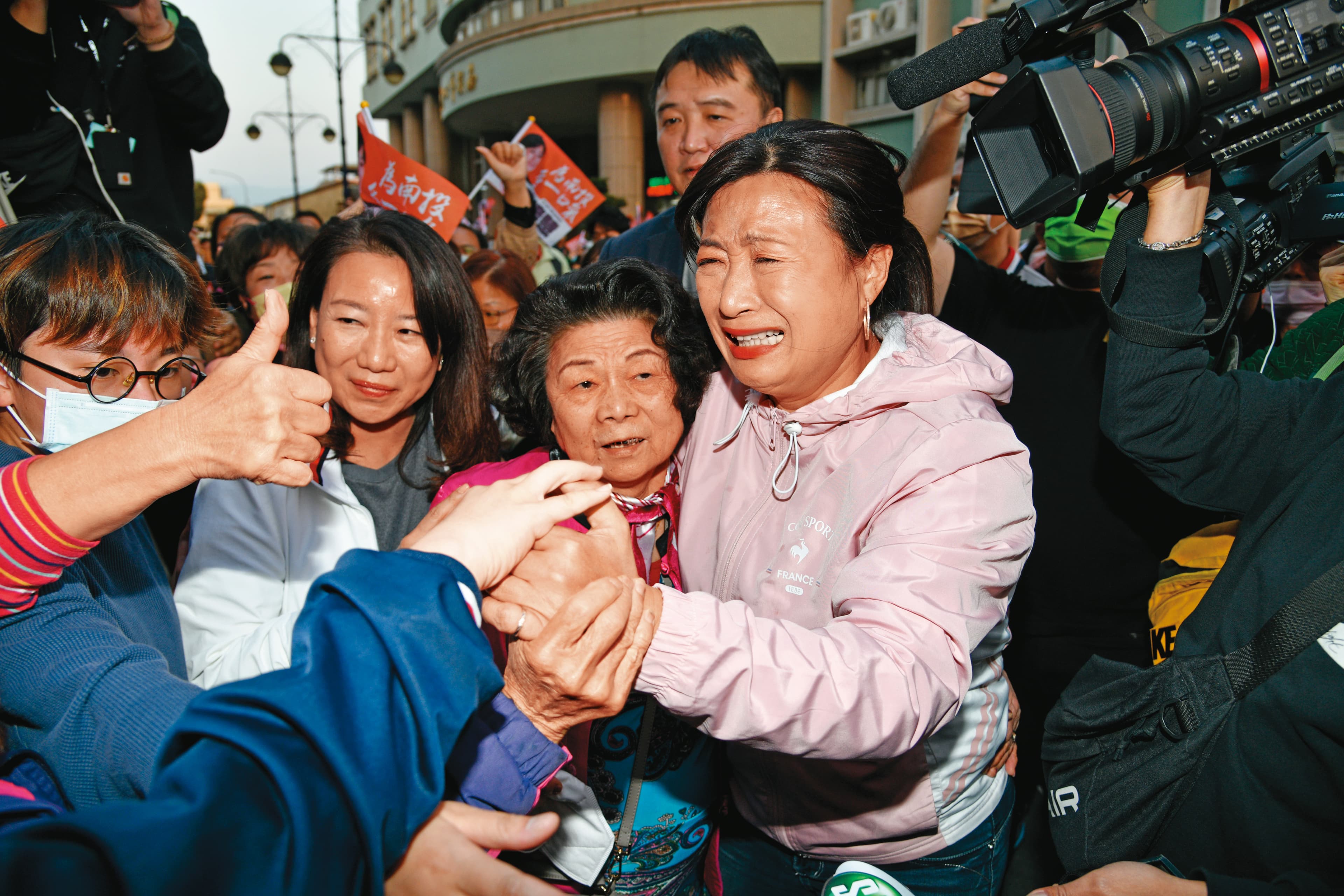 民進黨2005年以來，南投縣長、立委選舉皆敗，因此蔡培慧此次勝選讓黨內格外振奮。