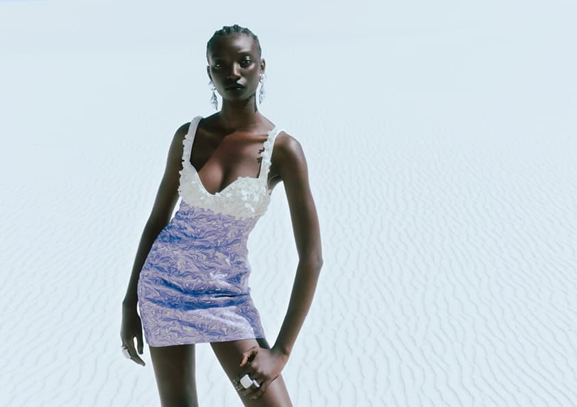 H&M Innovation系列綴飾緹花平織迷你洋裝,NT$4,999。(H&M提供)