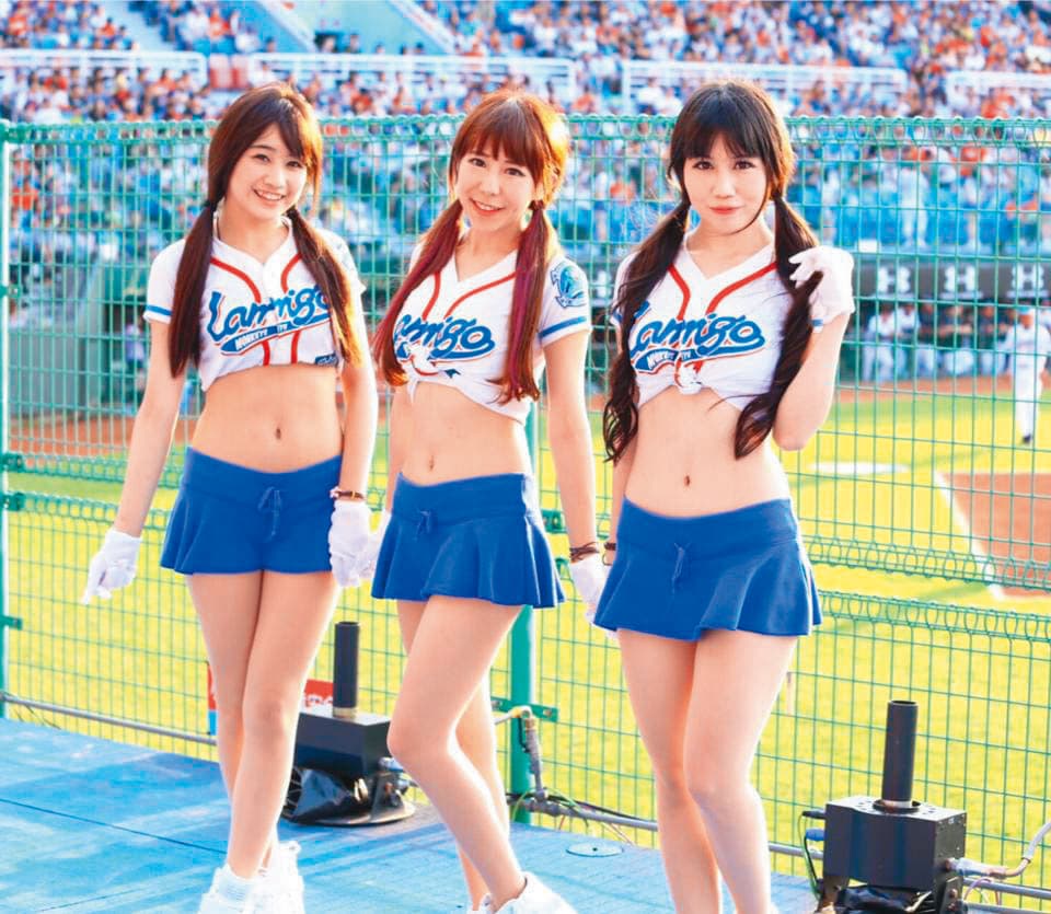 梓梓(中)空降Formosa Sexy擔任隊長,藉由她在職棒啦啦隊及女團的經驗,帶領成員成長。(翻攝自伊梓帆臉書)