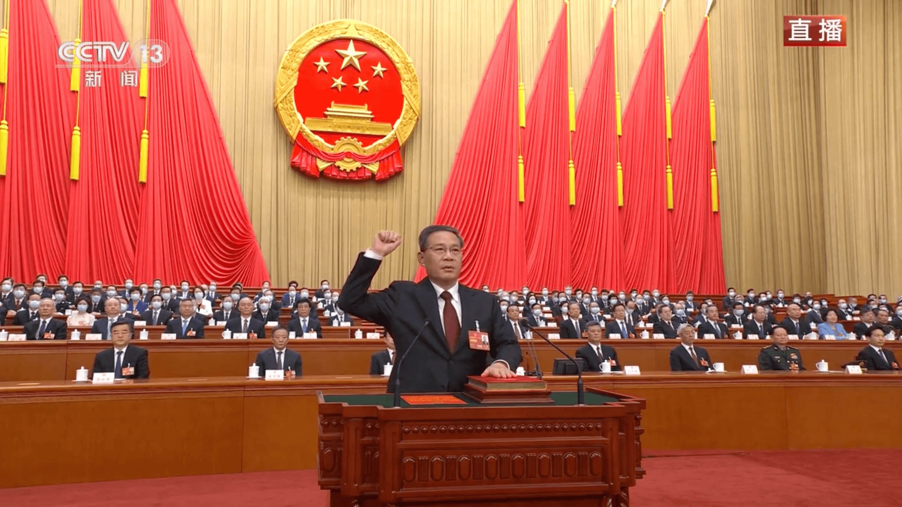 李強宣誓就職。(翻攝自央視新聞)