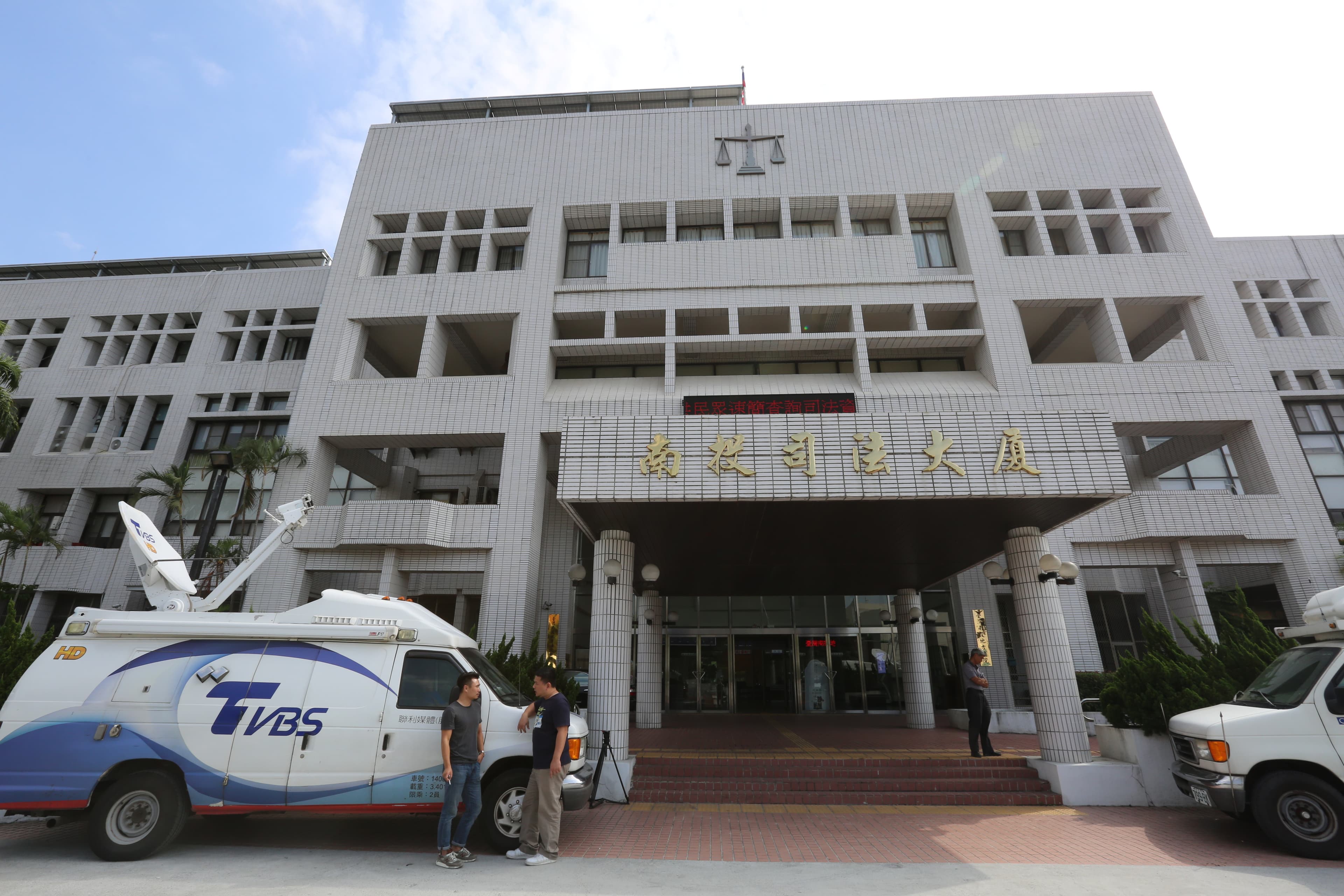 苗栗地檢署檢察官查出謝女謊稱公司有禁愛令,向張男詐財未遂,提起公訴。