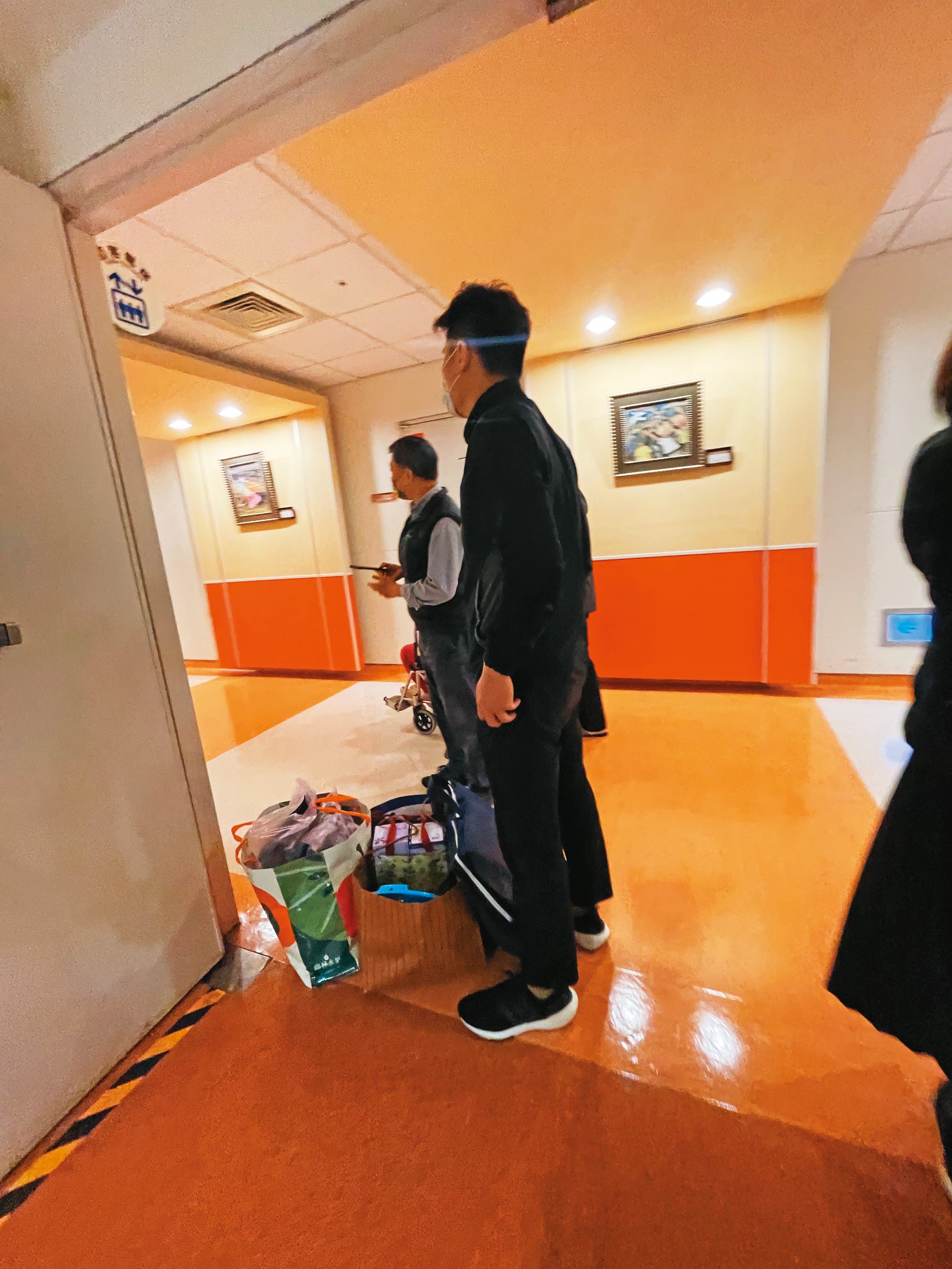2023/3/3 12:00　板橋林家第9代長孫於2月底出生，林家派2名司機接駁搬行李。