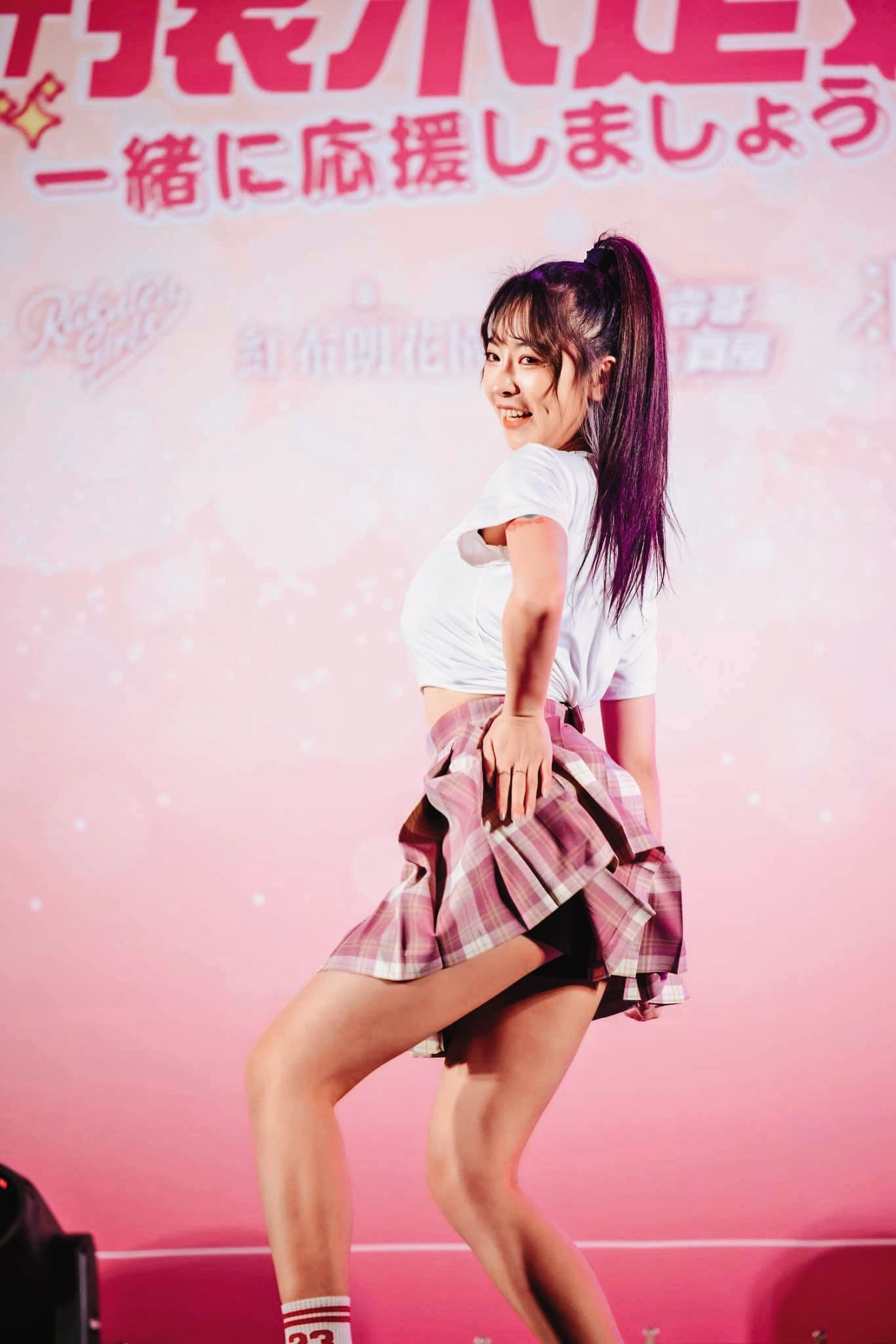 浪LIVE直播主心韻擅長舞蹈,跳起舞來充滿活力。(翻攝自樂天女孩臉書)