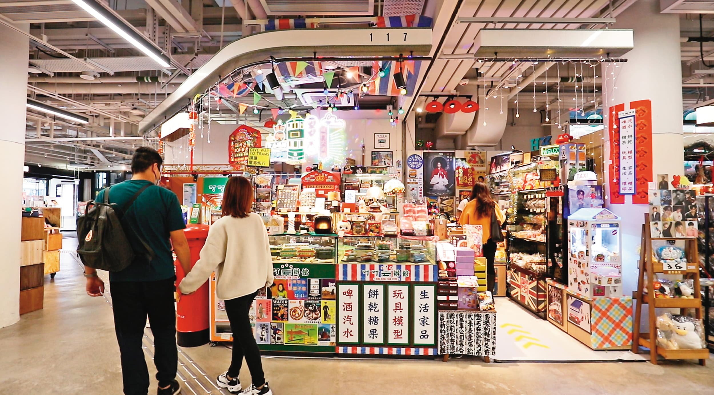 中環街市位於半山手扶梯旁。