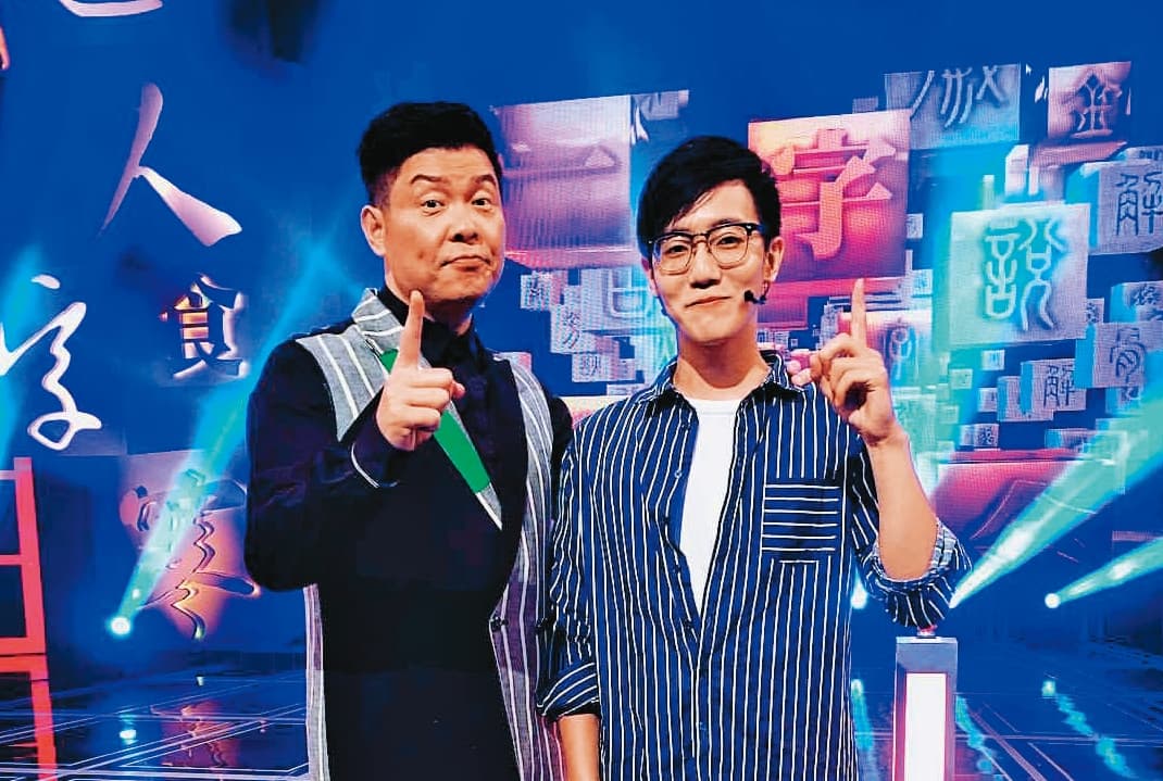 影評部落客余尚泓（右）上過藝人曾國城（左）的節目，有一定知名度。（翻攝余尚泓臉書）