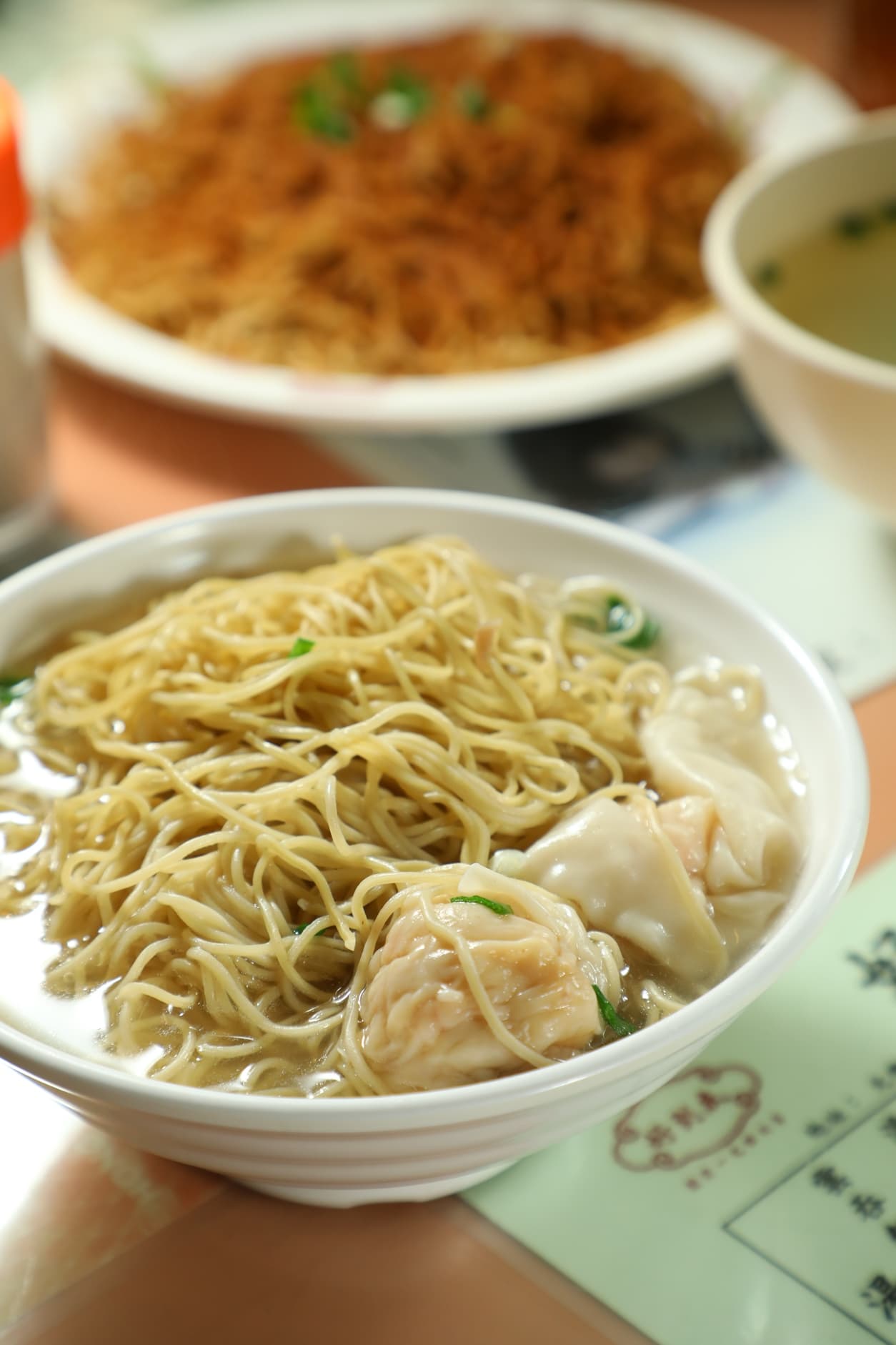 「雲吞麵」也非常鮮美,麵條的鹼水味很淡。(港幣34元/碗)