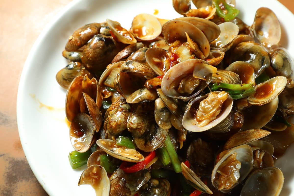 「豉椒炒蜆」的醬料是一絕，炒什麼應該都好吃。（港幣80元／份）