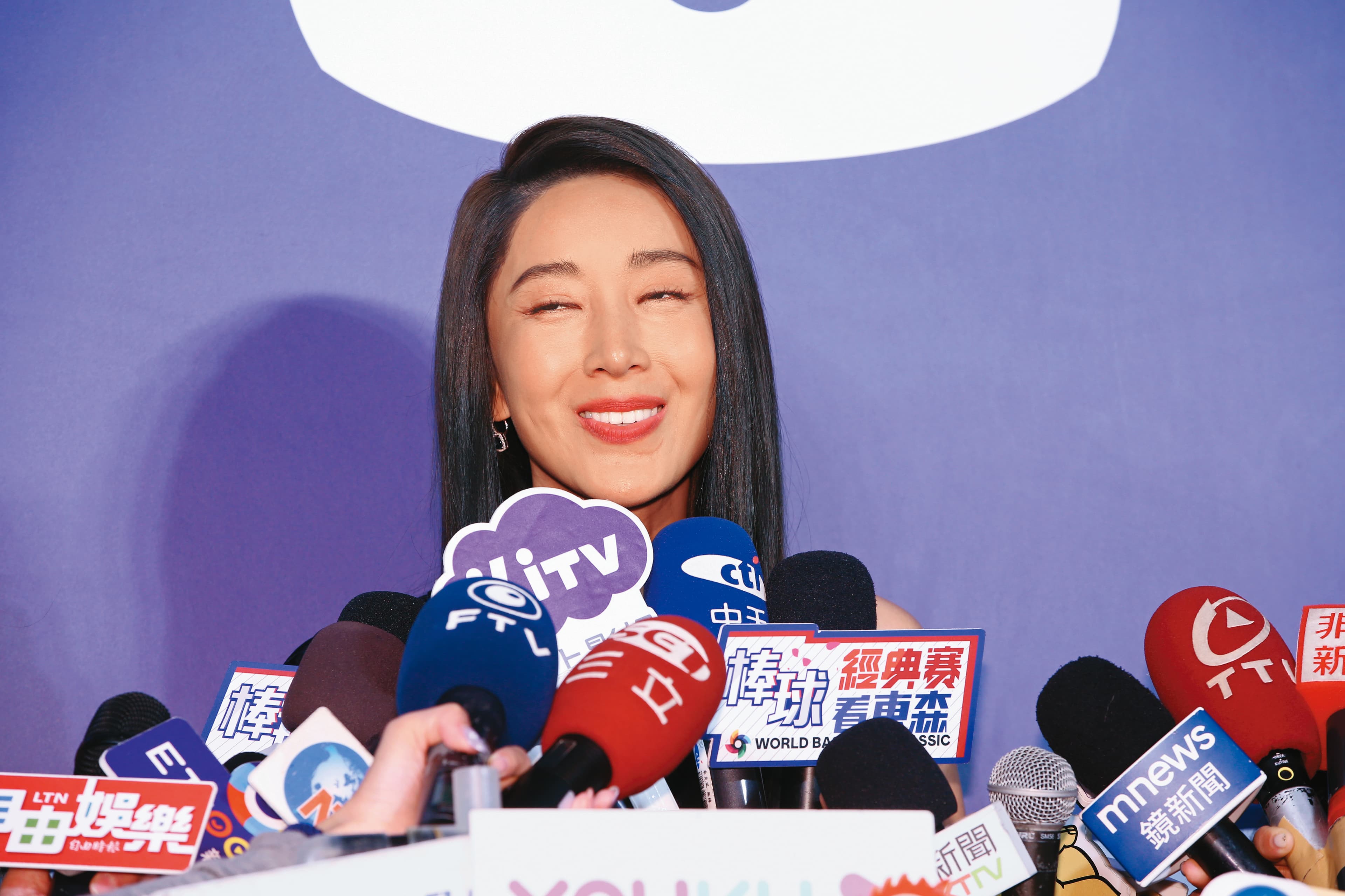 隋棠傻笑表示,樓下鄰居「消失了」,♫ 突然好想你,你會在哪裡?過得快樂或委屈~♫ (幫點歌)