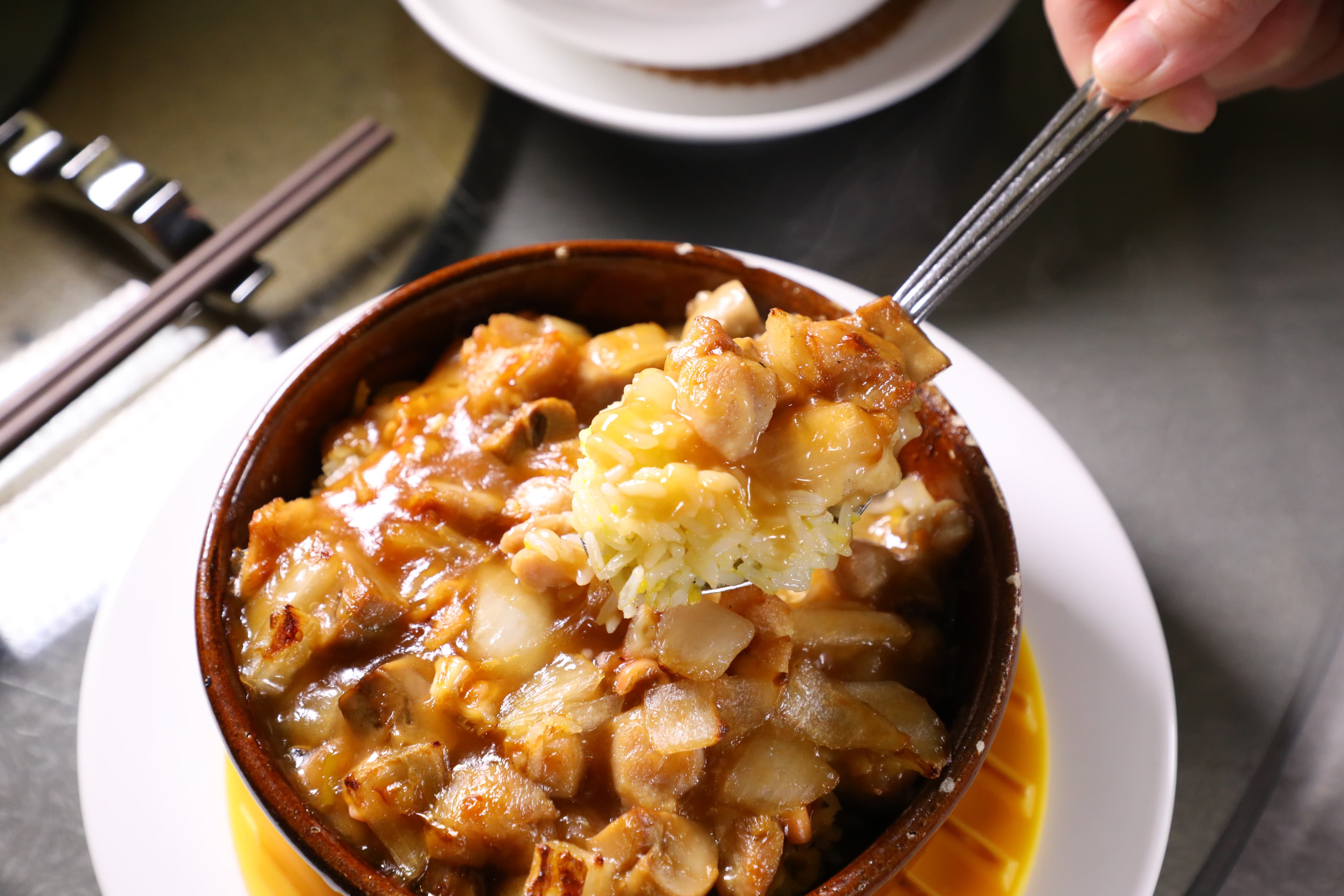 帶著葡式焗烤特色的「章魚鴨汁雞粒焗飯」,非常夠味。(港幣108元/小份、港幣198元/例牌)