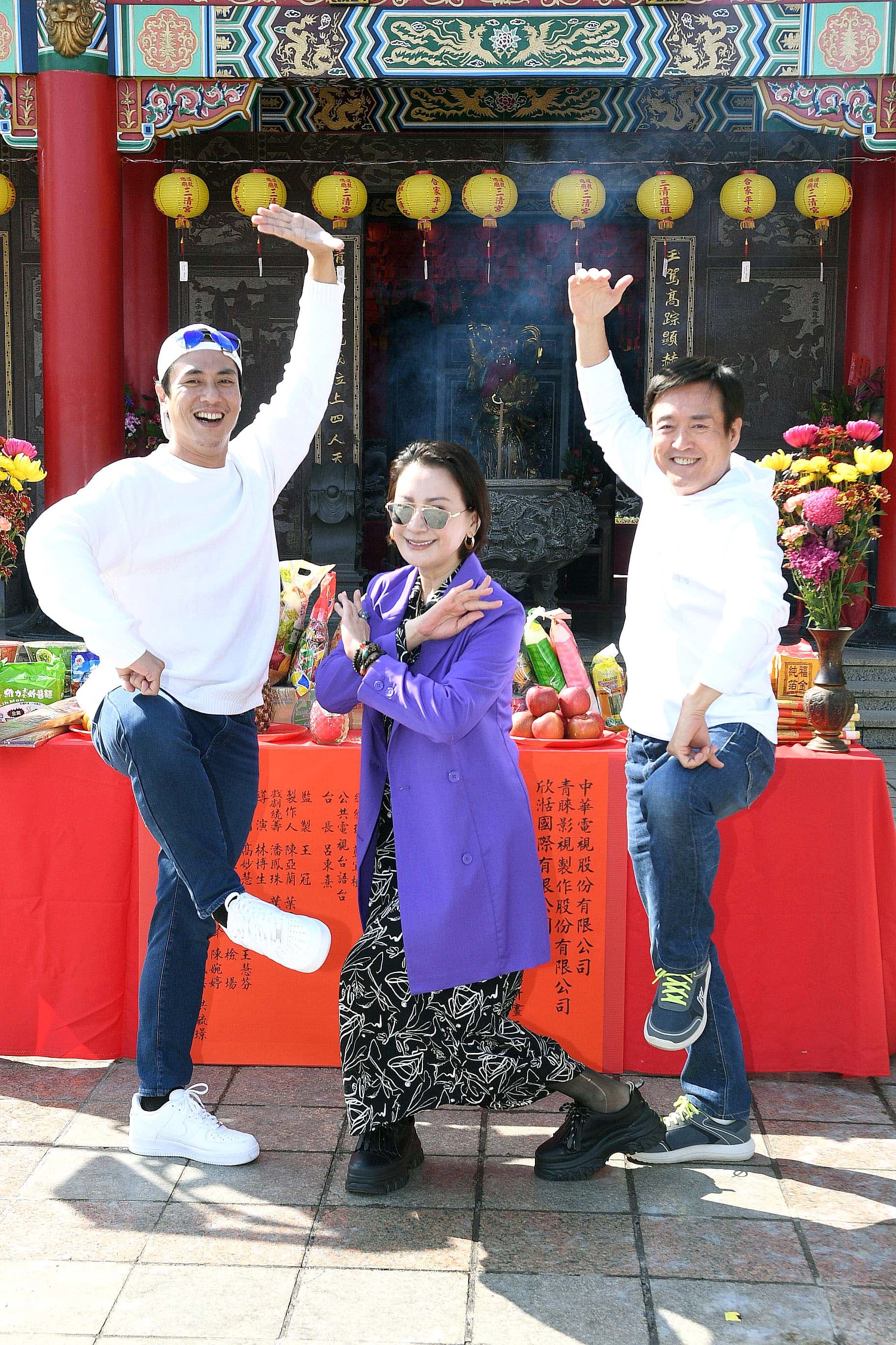 陳亞蘭和檢場莊凱勛的合作讓人期待。(華視提供)