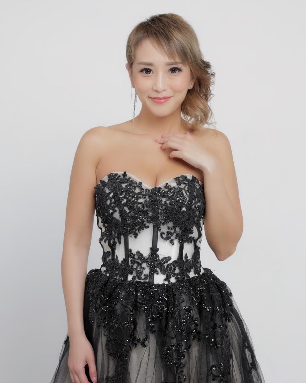 林雅詩嫁入豪門卻遭到冷暴力,最終結束10年婚。(翻攝自林雅詩臉書)