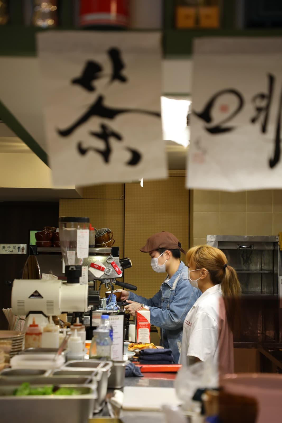 外表是茶餐廳的大安茶氷廳,不賣港式奶茶,只賣單品咖啡和創意飲料。