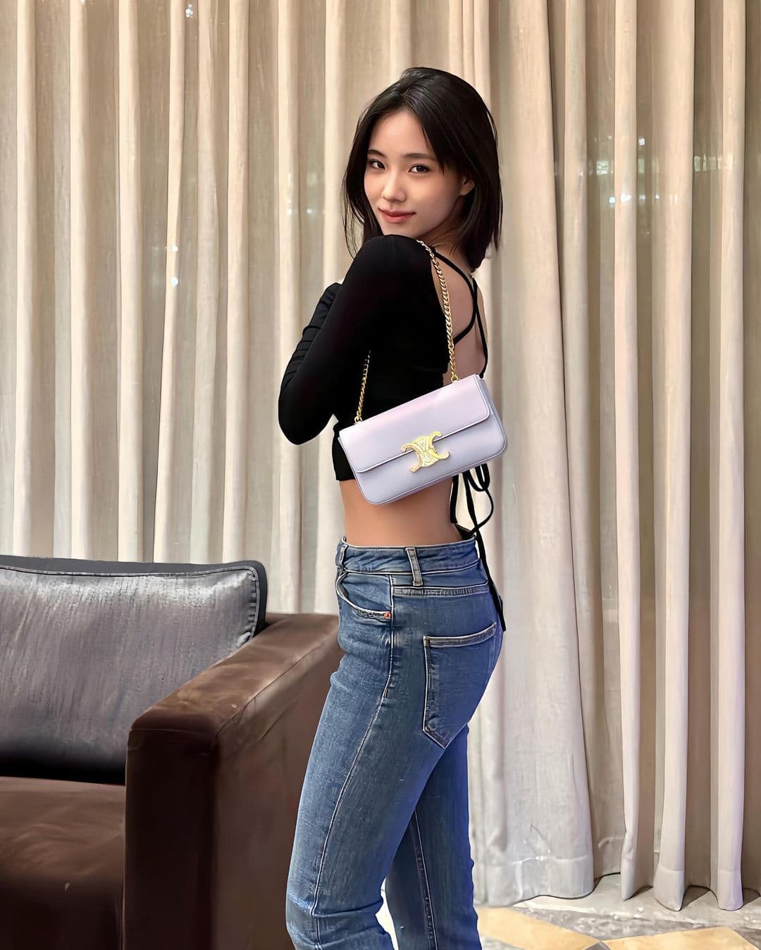 小S的二女兒Lily許韶恩秀美照,粉絲驚嘆稱讚她像極了飾演《黑暗榮耀》惡女朴涎鎮的林知衍。(翻攝自許韶恩IG)