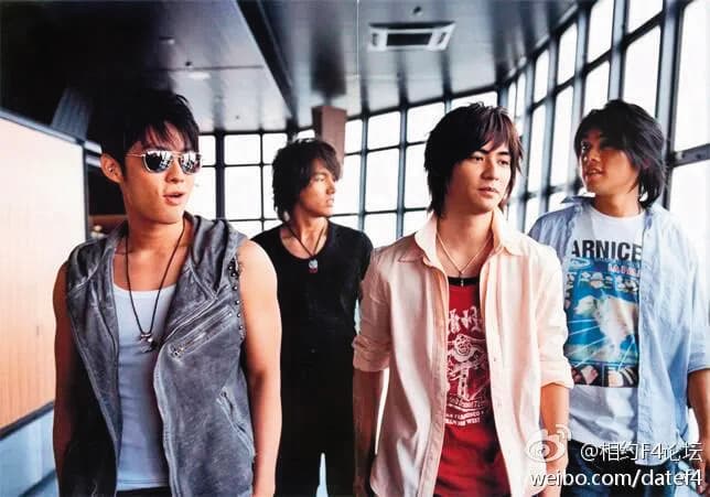F4成員朱孝天(右起)、周渝民、言承旭、吳建豪當年紅遍兩岸三地,對現代的觀眾來說就是傳說。(翻攝自言承旭港灣微博)