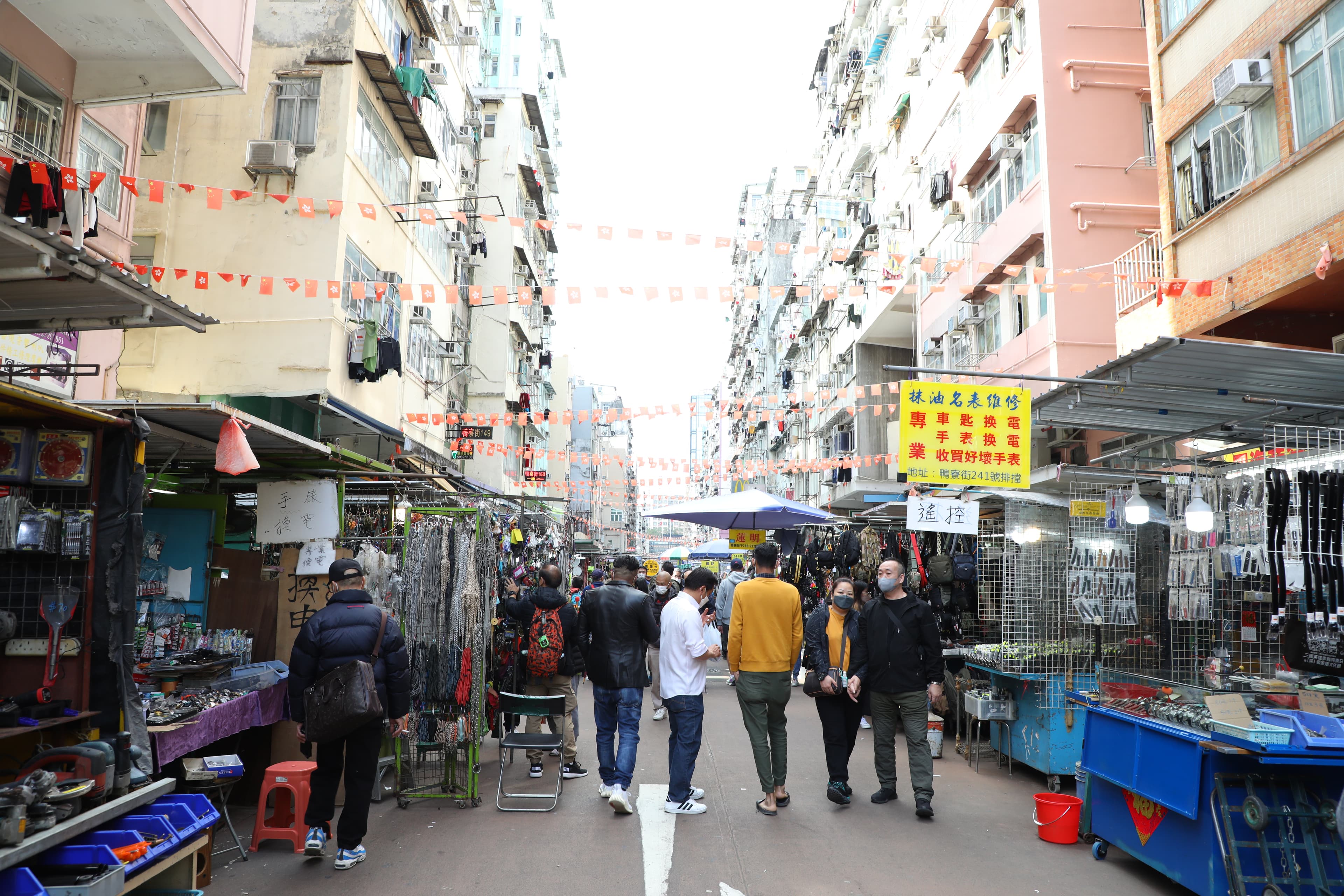 深水埗的鴨寮街從1970年代就是二手商品集散地。