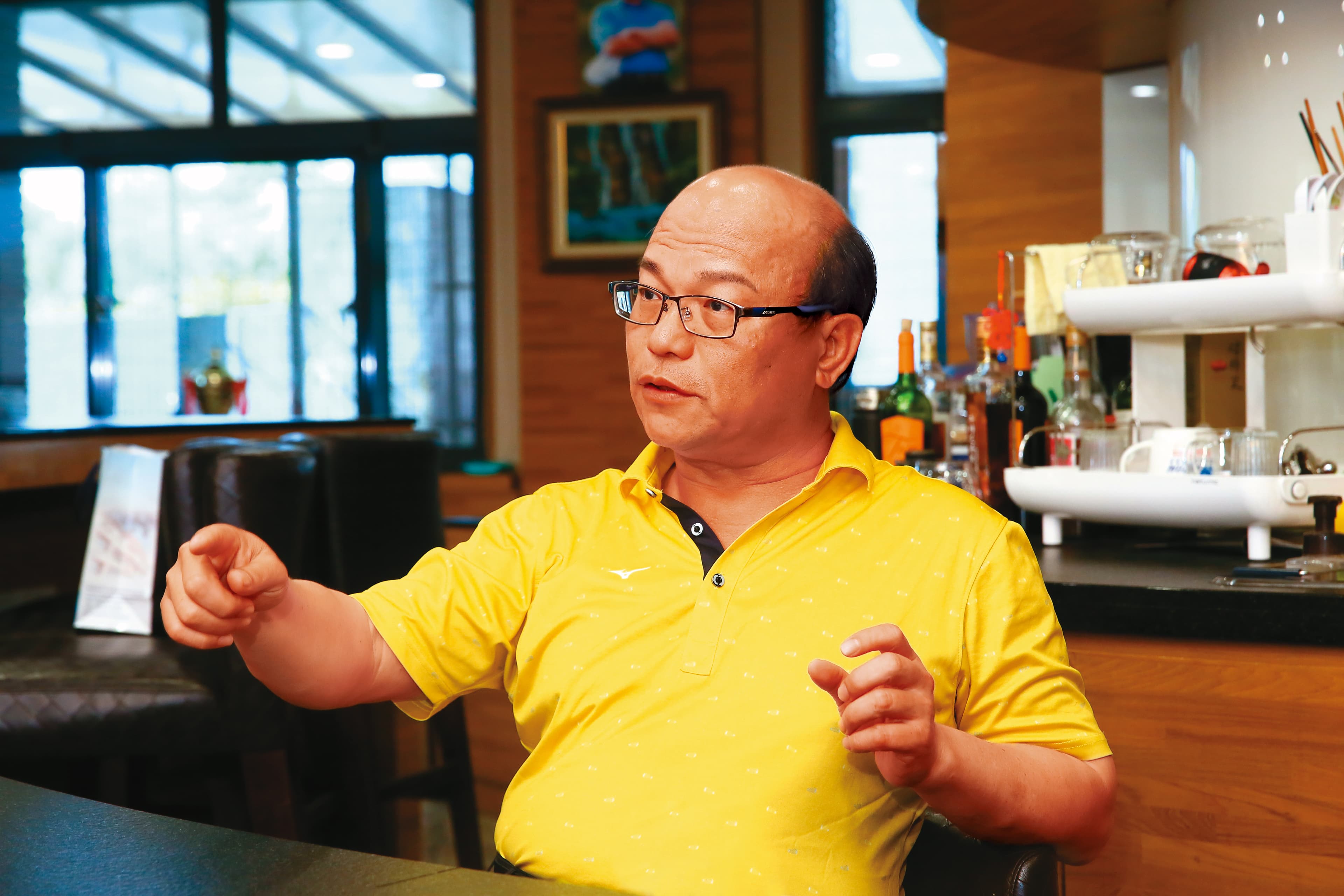 興農會員權益促進會長陳永豐提出每張球證補償金180萬元,否則會員將抗爭到底。