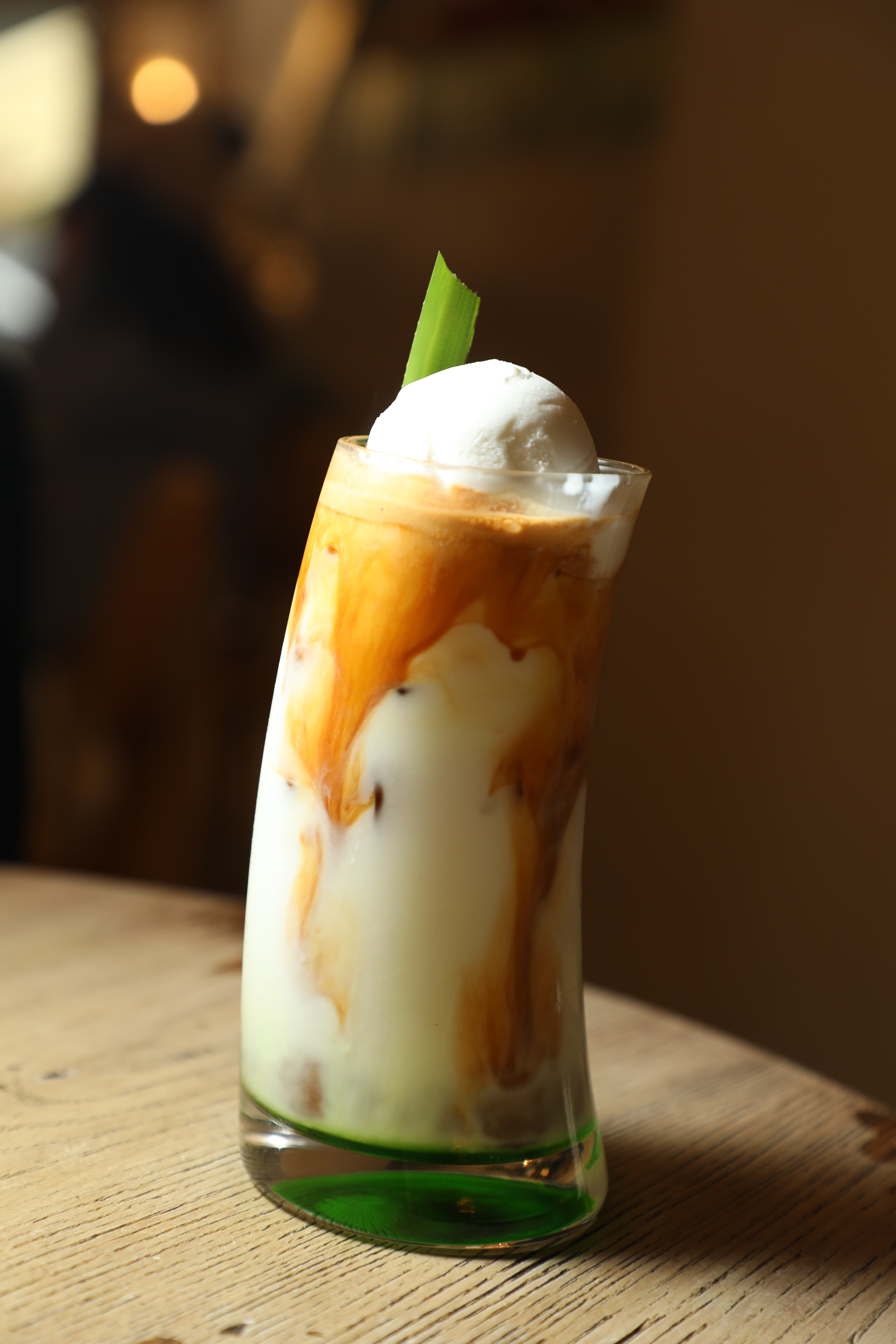 「斑蘭椰啡」的椰子味濃而不膩,清涼消暑。(港幣56元/杯)