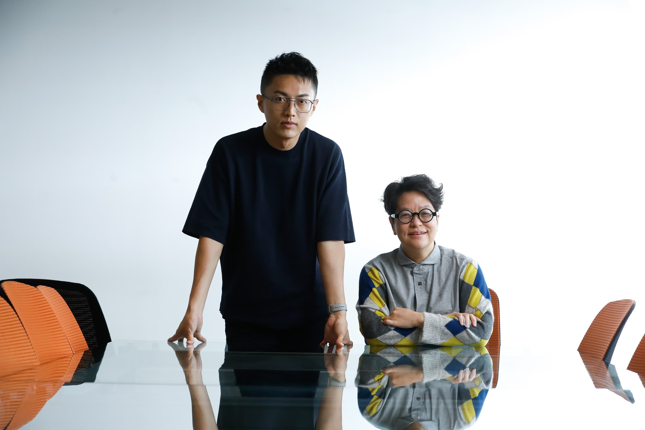 監製李耀華(右)與導演林君陽(左)攜手合作耗時3年重現台灣醫療史上重大事件。