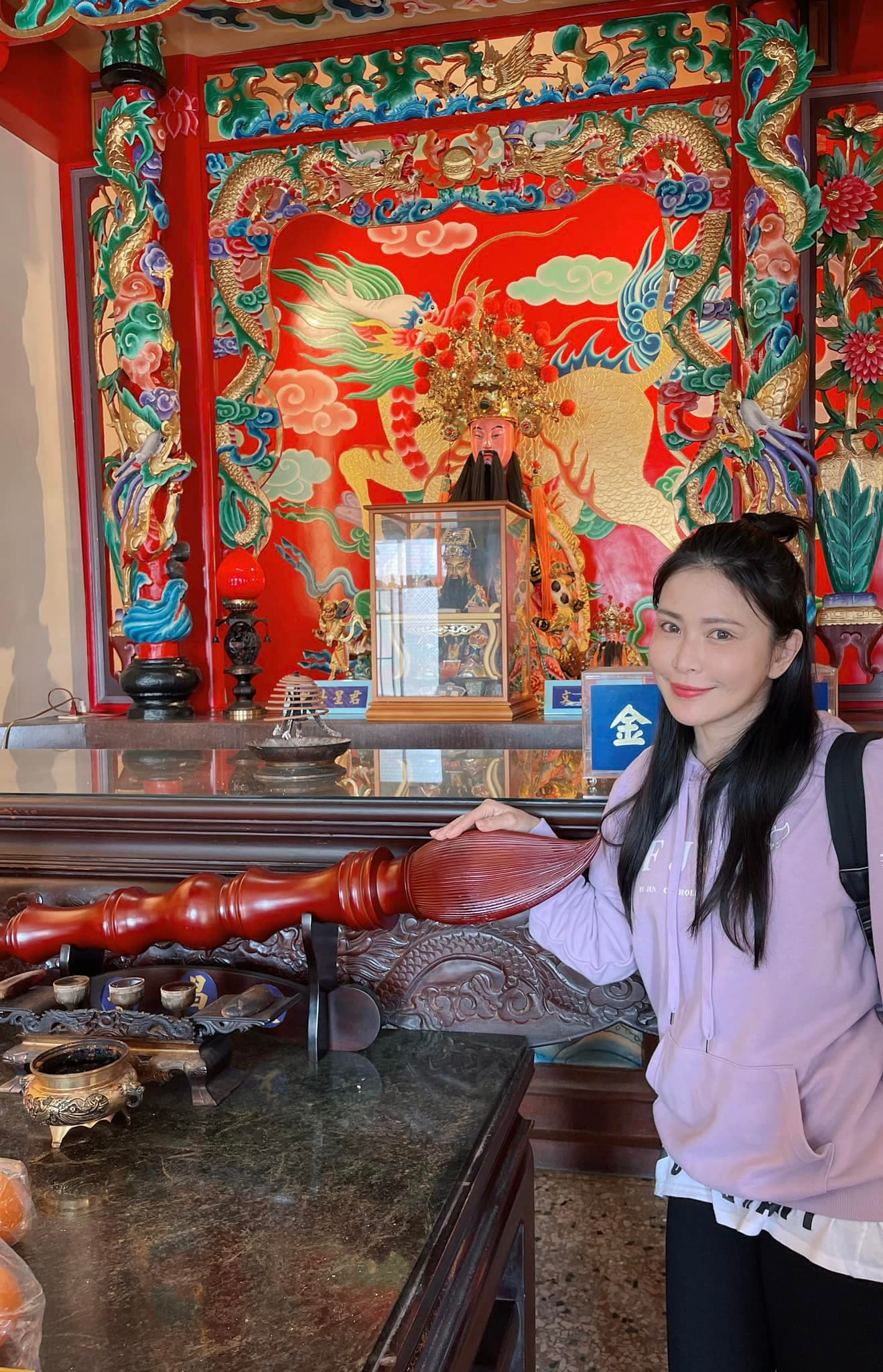 德馨日前還去祈求文昌帝君讓研究所論文能順利產出。（翻攝自臉書）