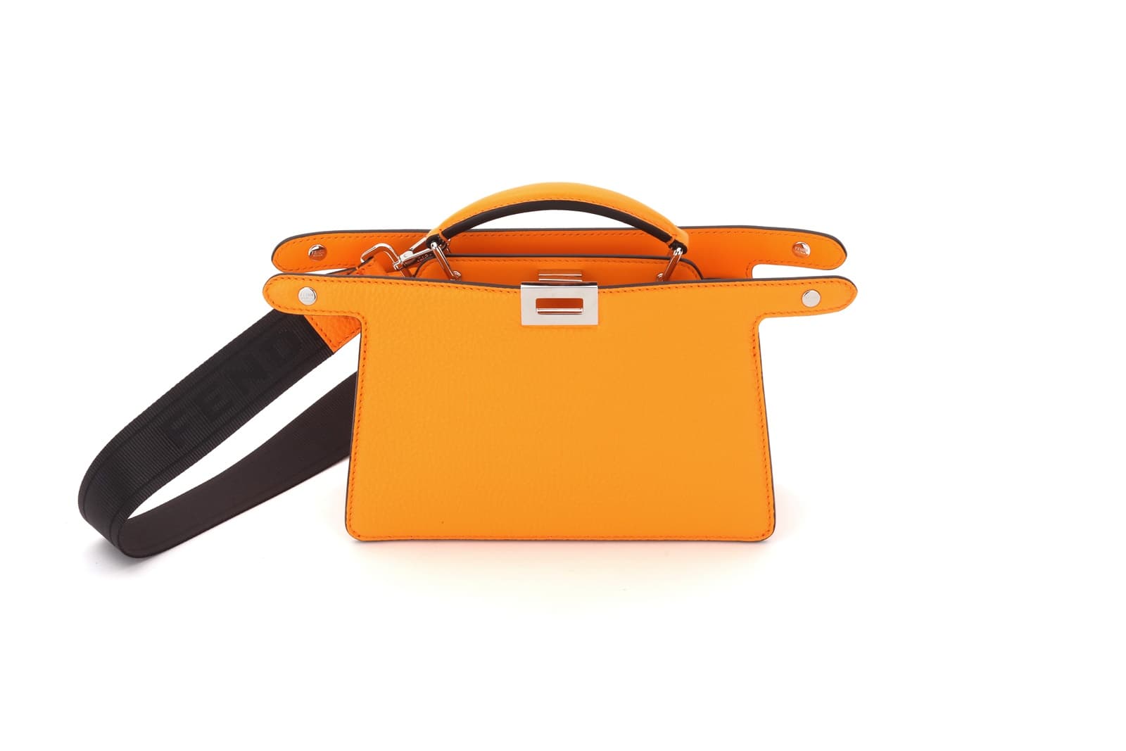 橙色Peekaboo ISeeU XCross。NT$112,000(FENDI提供)