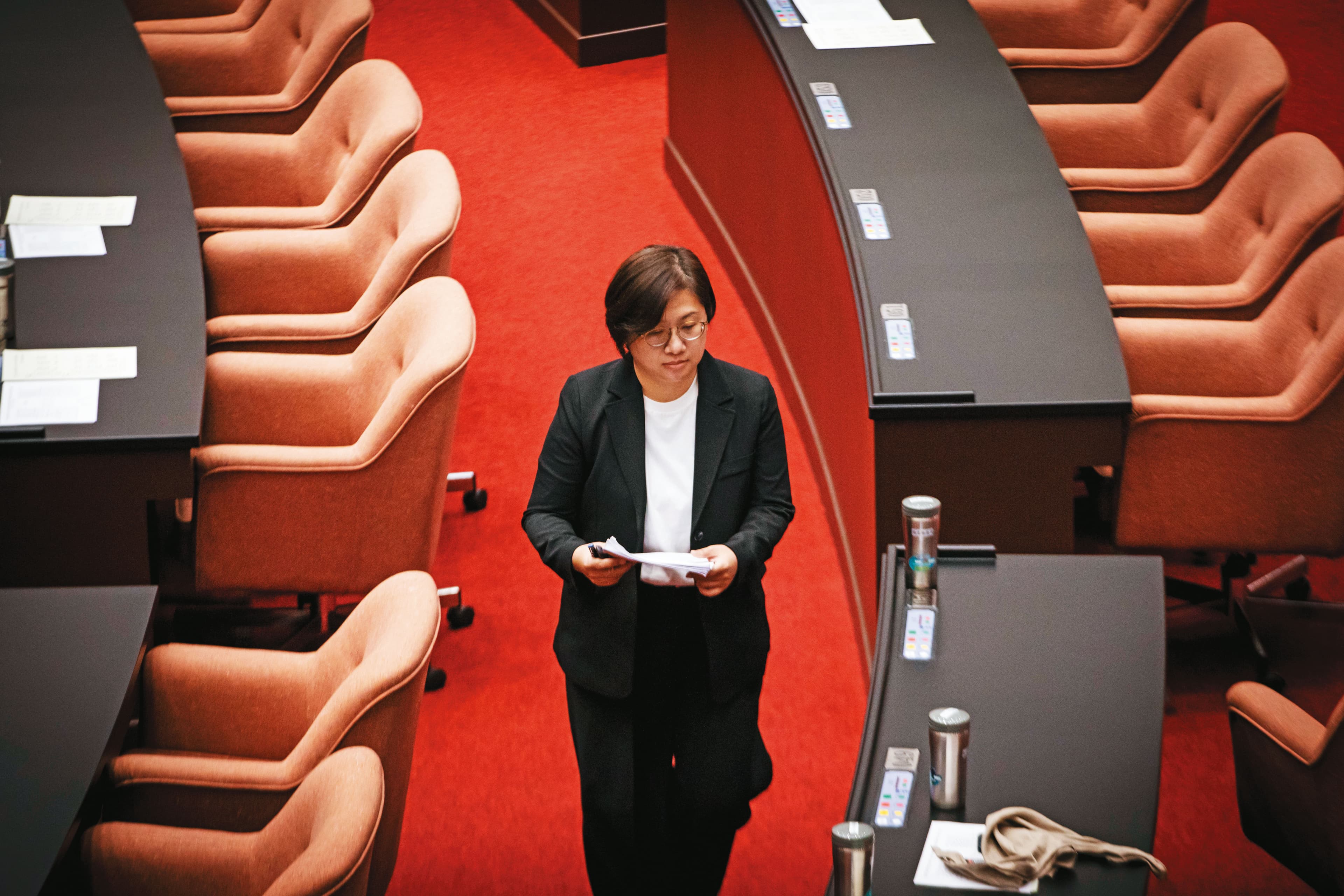 陳培瑜當老師是孩子王，現在是立法院的新人。