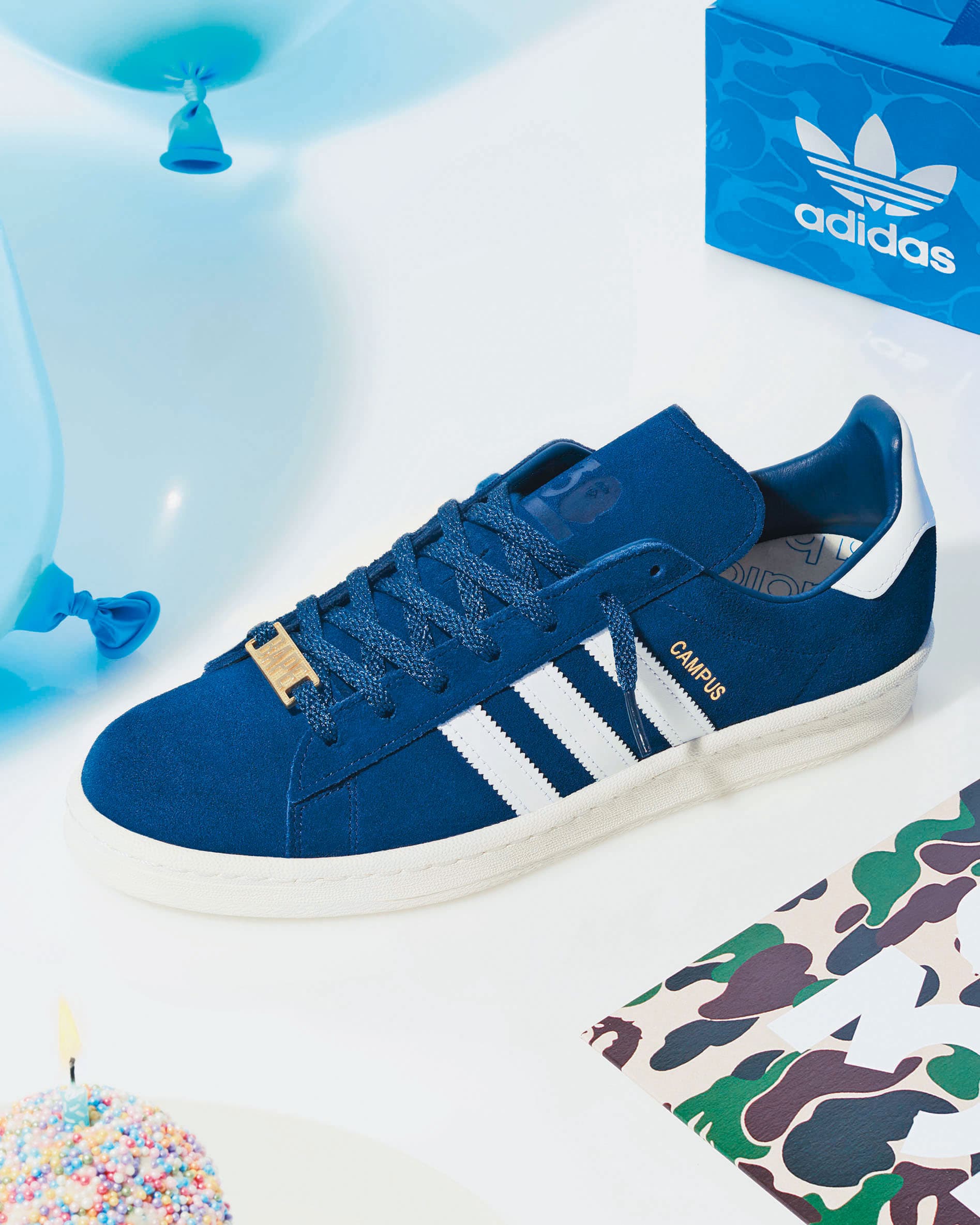 BAPE® 30週年和adidas Originals推出聯名不對稱CAMPUS 80S經典球鞋。 (I.T 提供)