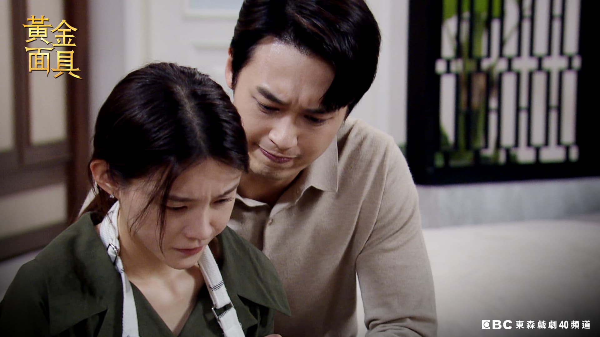 車藝蓮(左)在《黃金面具》努力討好婆婆卻不被認可,坦言拍戲前期「每天都在哭」。(東森提供)
