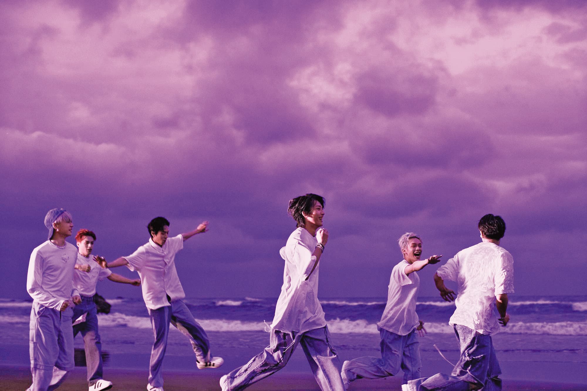 Ozone為了演唱會特別合力打造限定曲〈Purple Days〉,還到海邊拍攝MV。(索尼音樂提供)