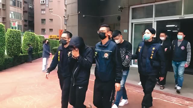 販毒集團從德國寄毒郵包來台,警方獲報後,逮捕在台收貨的黑幫成員。(警方提供)