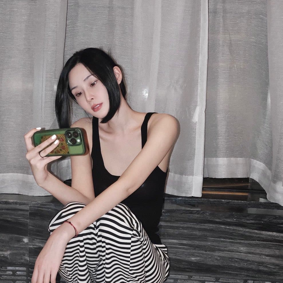之前張穎穎還甩不掉汪小菲，現正美照連連放送。（翻攝IG）