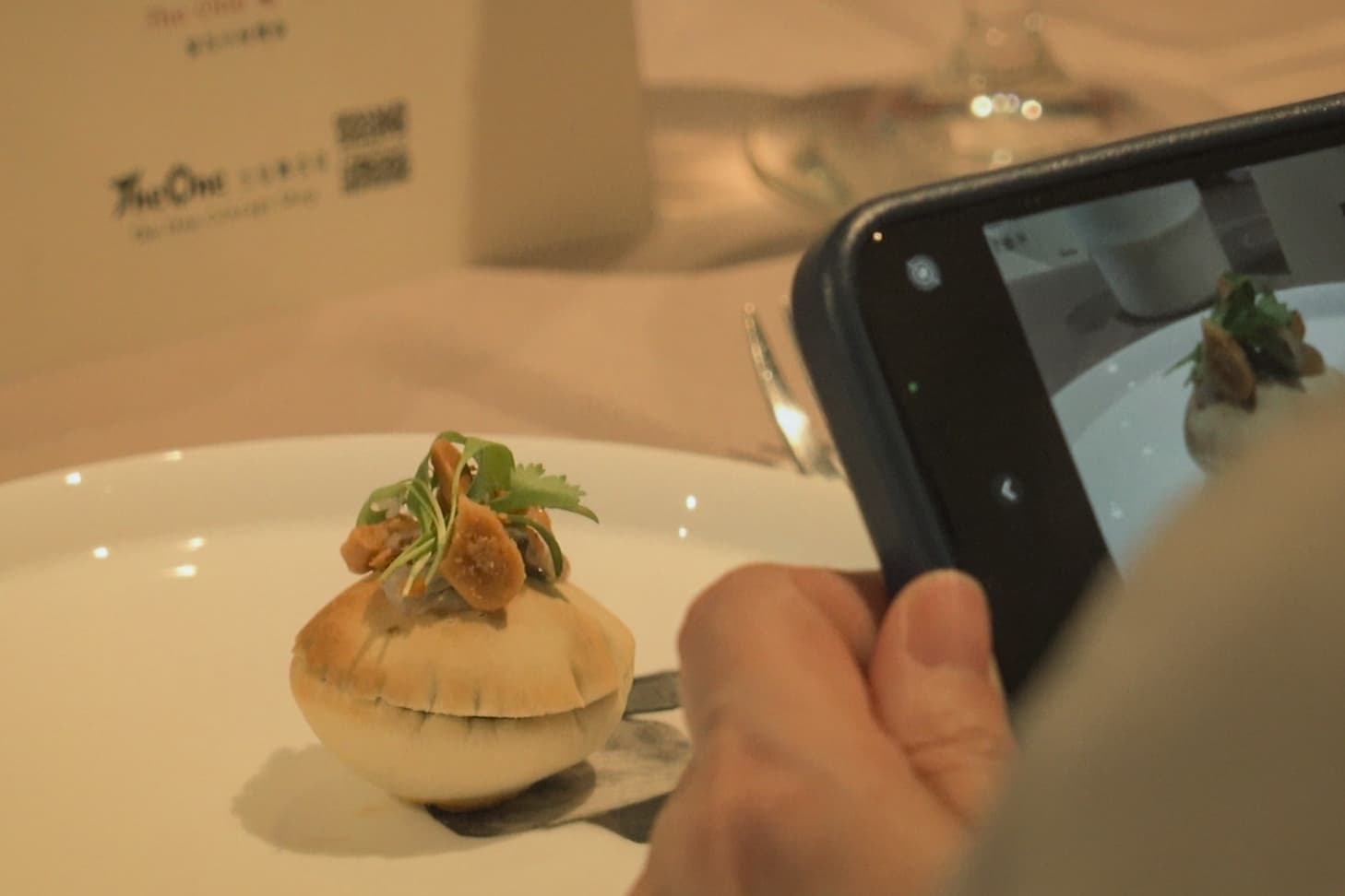 「腐乳醬皮蛋、口袋餅」是一道風味多變的開胃菜。(The One提供)
