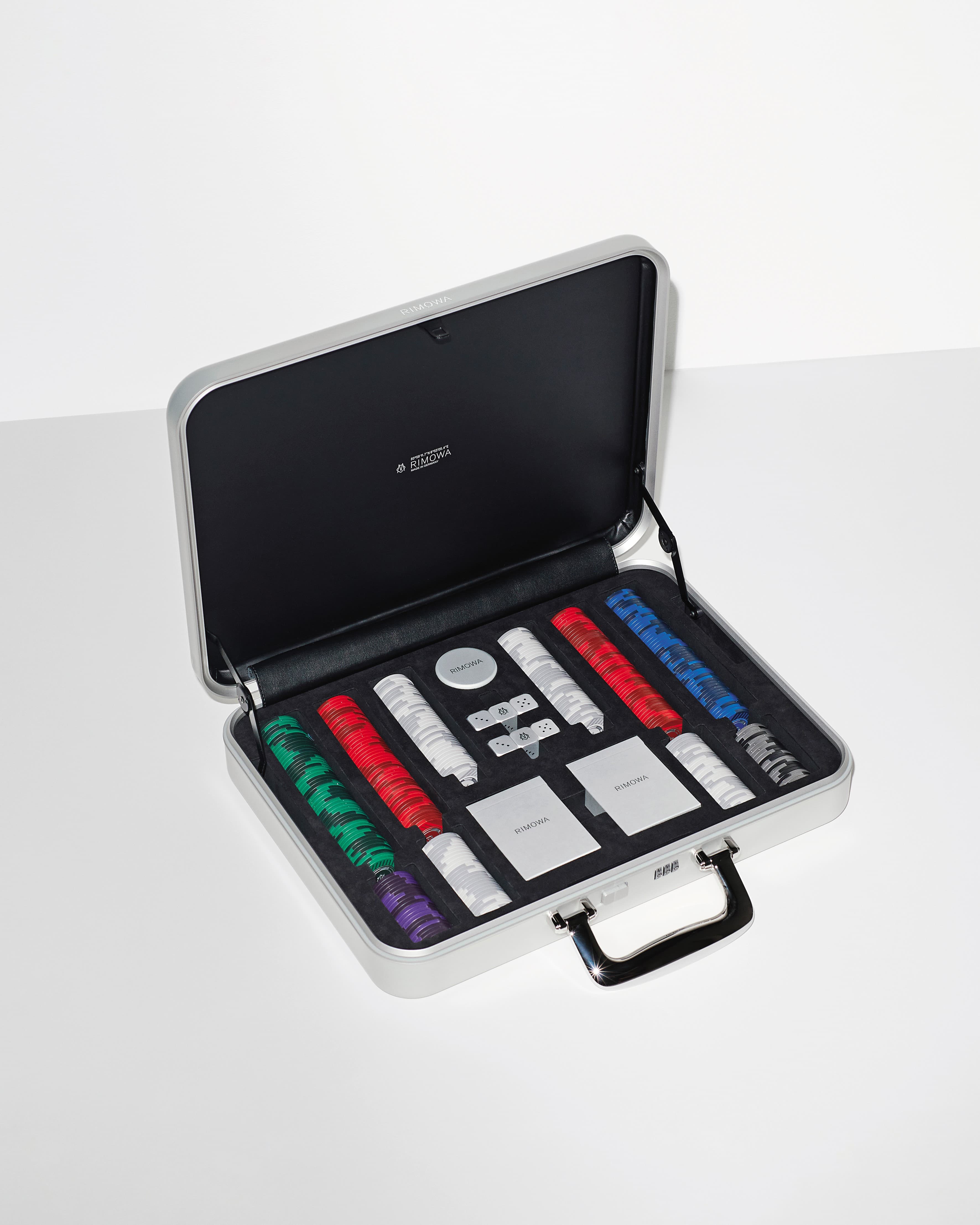 RIMOWA推出限量撲克牌組合POKER ATTACHÉ,NT$140,000。(美之心提供)
