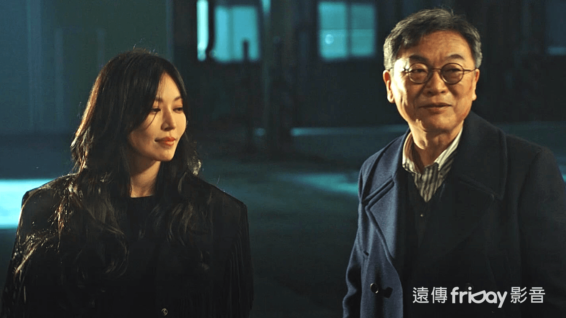 金素妍(左)以彩虹運輸「1號司機」角色登場拯救大家。(friDay影音提供)
