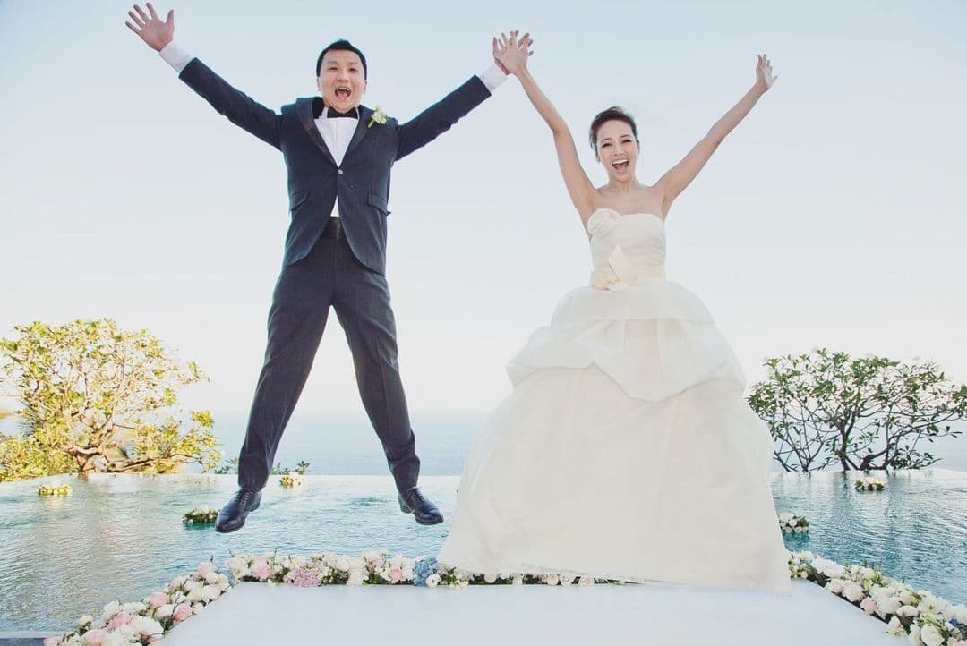 侯佩岑貼出當年的結婚照。(翻攝侯佩岑IG)