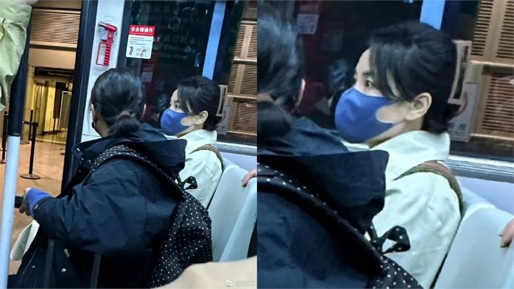 王菲應從米蘭返回中國,被民眾在機場接駁巴車上偶遇。(翻攝自微博)
