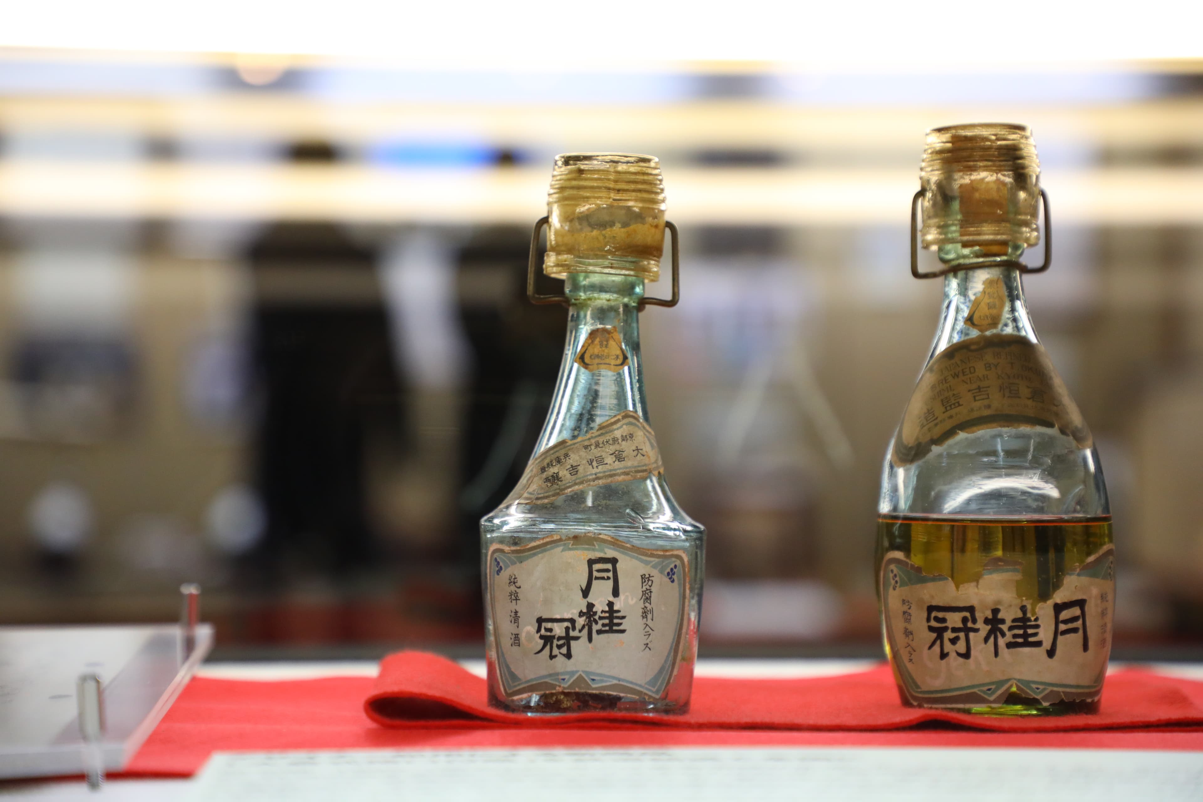 古老的酒瓶,看起來很可愛。