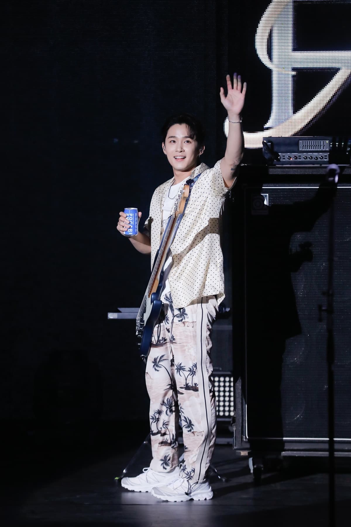 FTISLAND貝斯手李在真被李洪基問是穿睡衣來嗎?遭李在真反擊對方也好不到哪裡去。