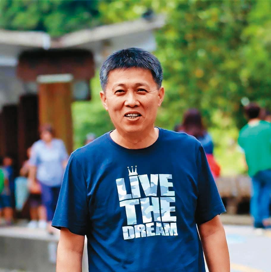 曾擔任李鍾桂丈夫施啟揚隨扈的閻冠志(圖),在施死後獲贈1戶房產。(翻攝閻冠志臉書)