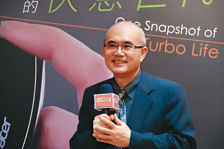 真善美基金會副董事長、世新大學教授黃榮護(圖),遭控與李鍾桂的親信聯手掏空李的資產。 (翻攝世新大學官網)